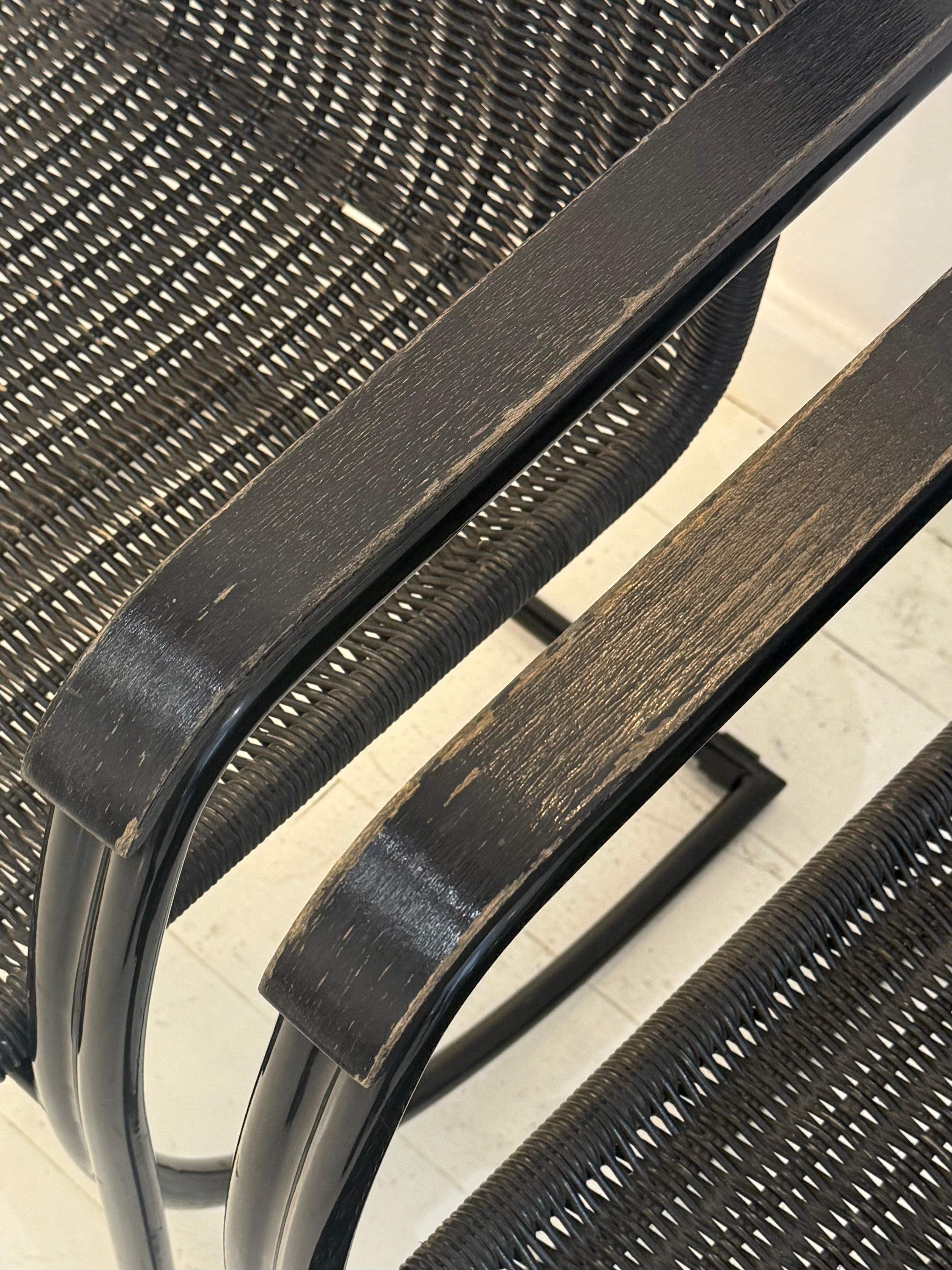 Fauteuil en osier et métal noir, Memphis, 1980s