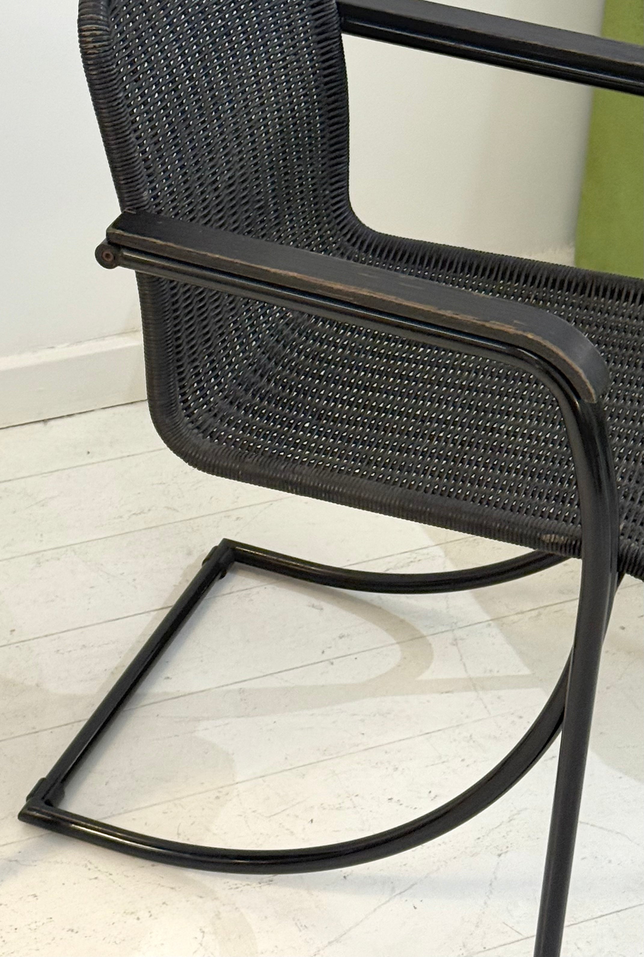 Fauteuil en osier et métal noir, Memphis, 1980s