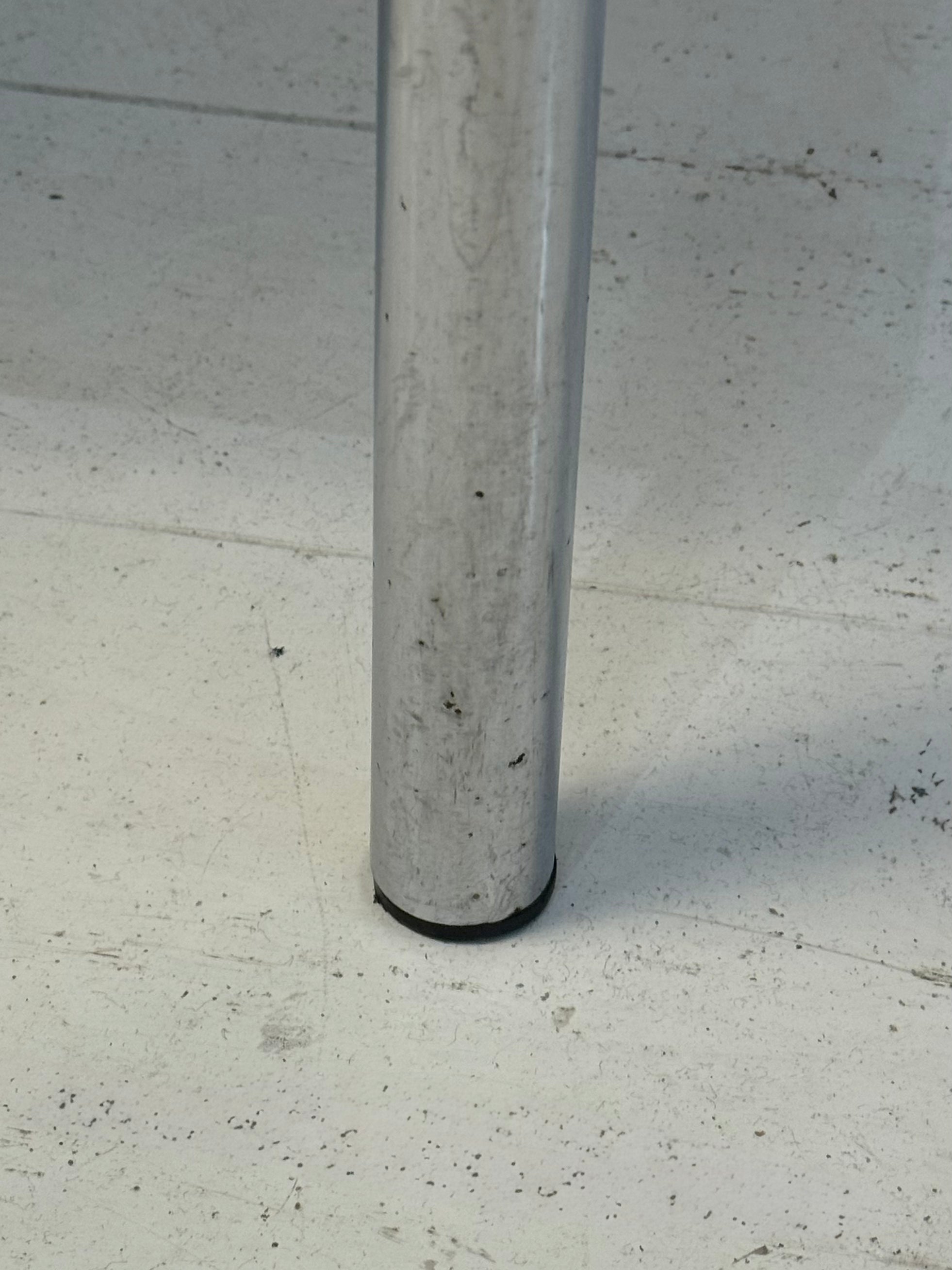 Quatre chaises tubulaires chrome et velours, 1970s