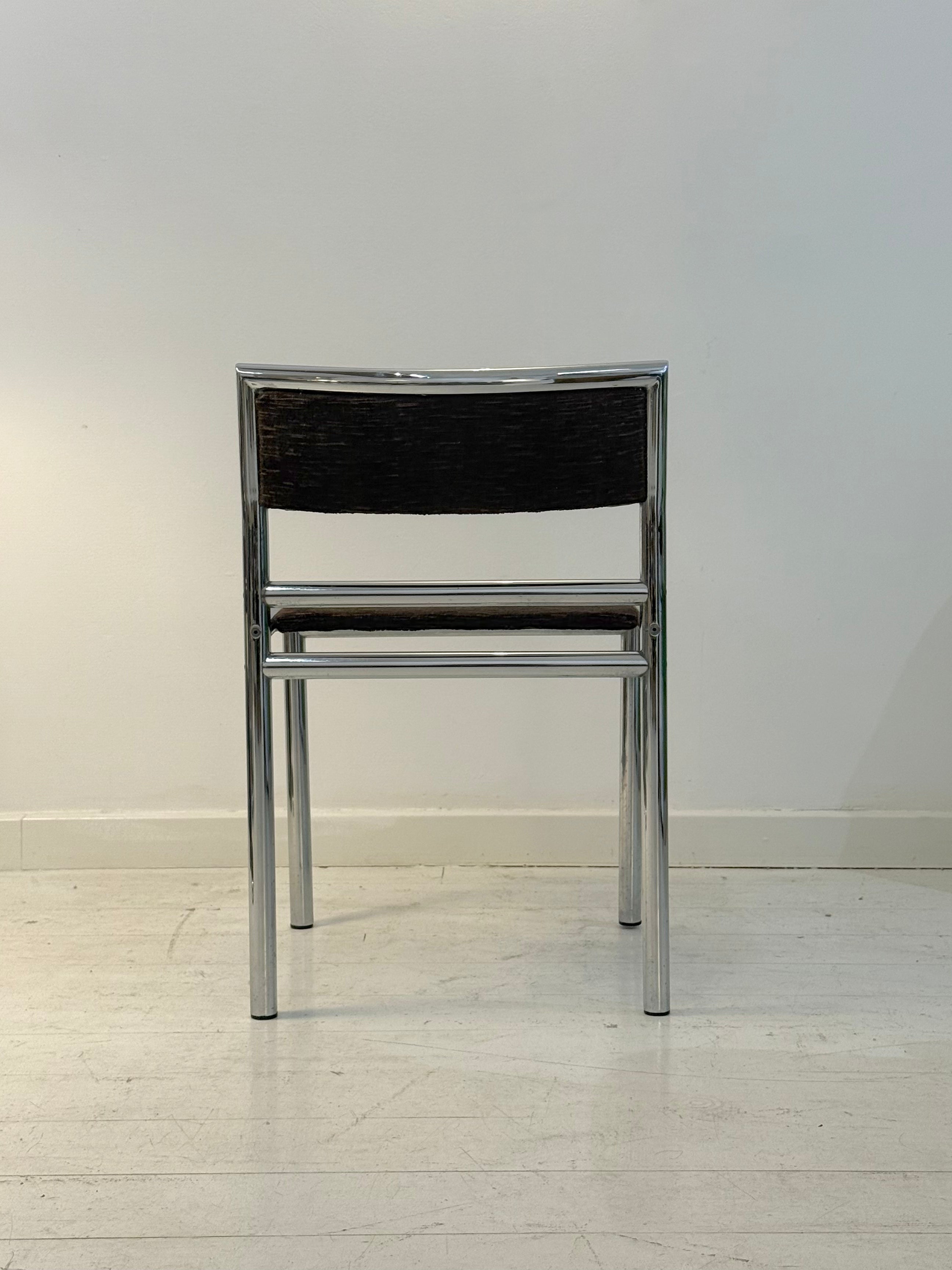 Quatre chaises tubulaires chrome et velours, 1970s