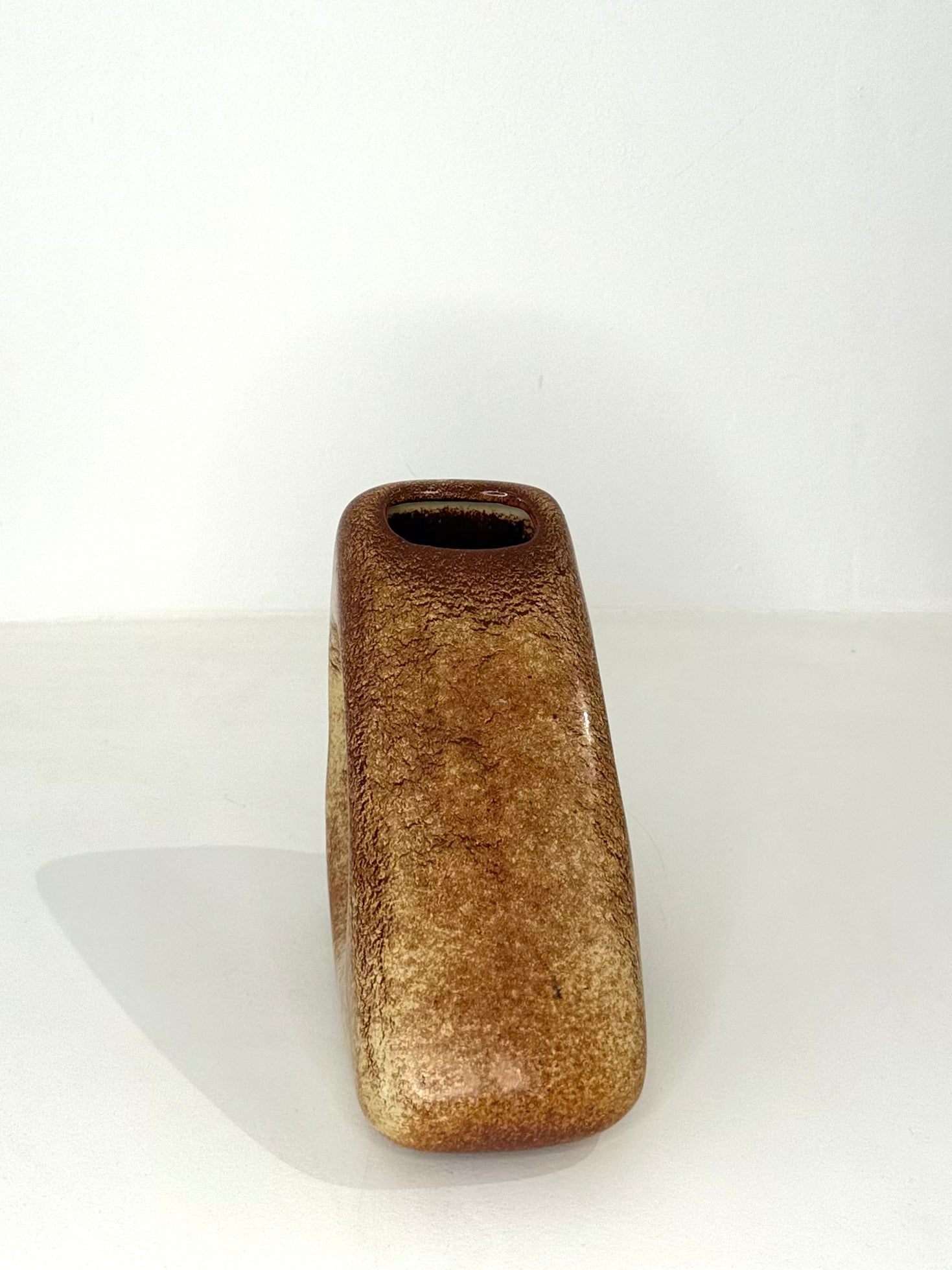 Vase sculptural par Roberto Rigon pour Bertoncello, forme triangle, 1970s