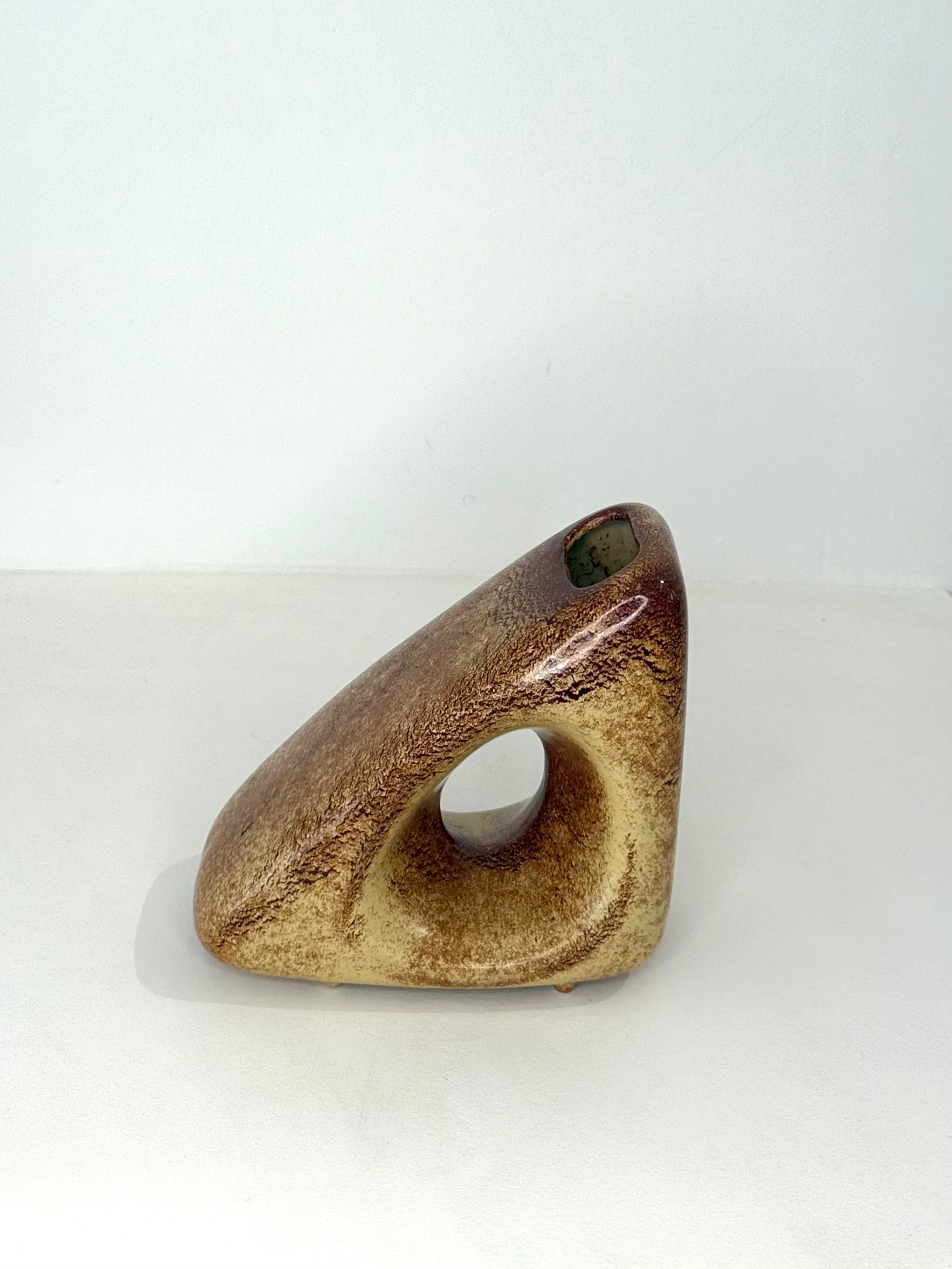 Vase sculptural par Roberto Rigon pour Bertoncello, forme triangle, 1970s