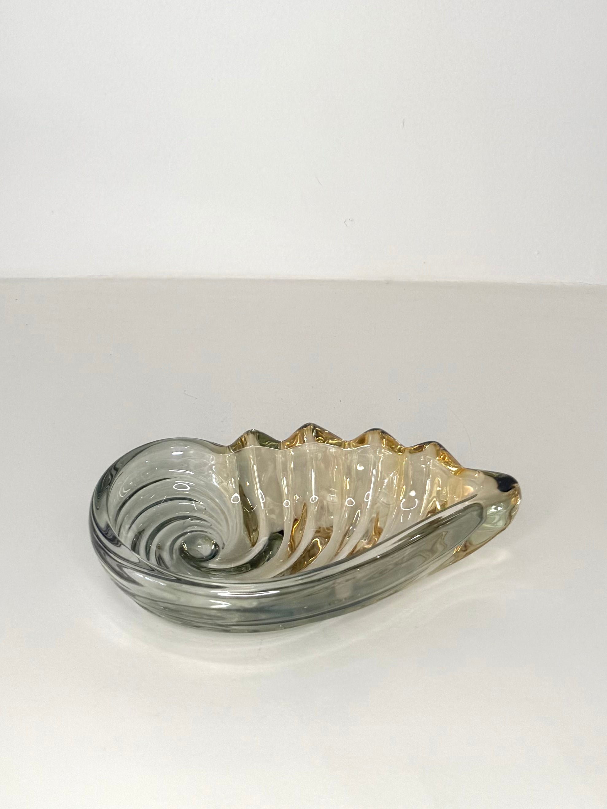 Vide poche coquillage en verre de Murano bicolore, Allemagne