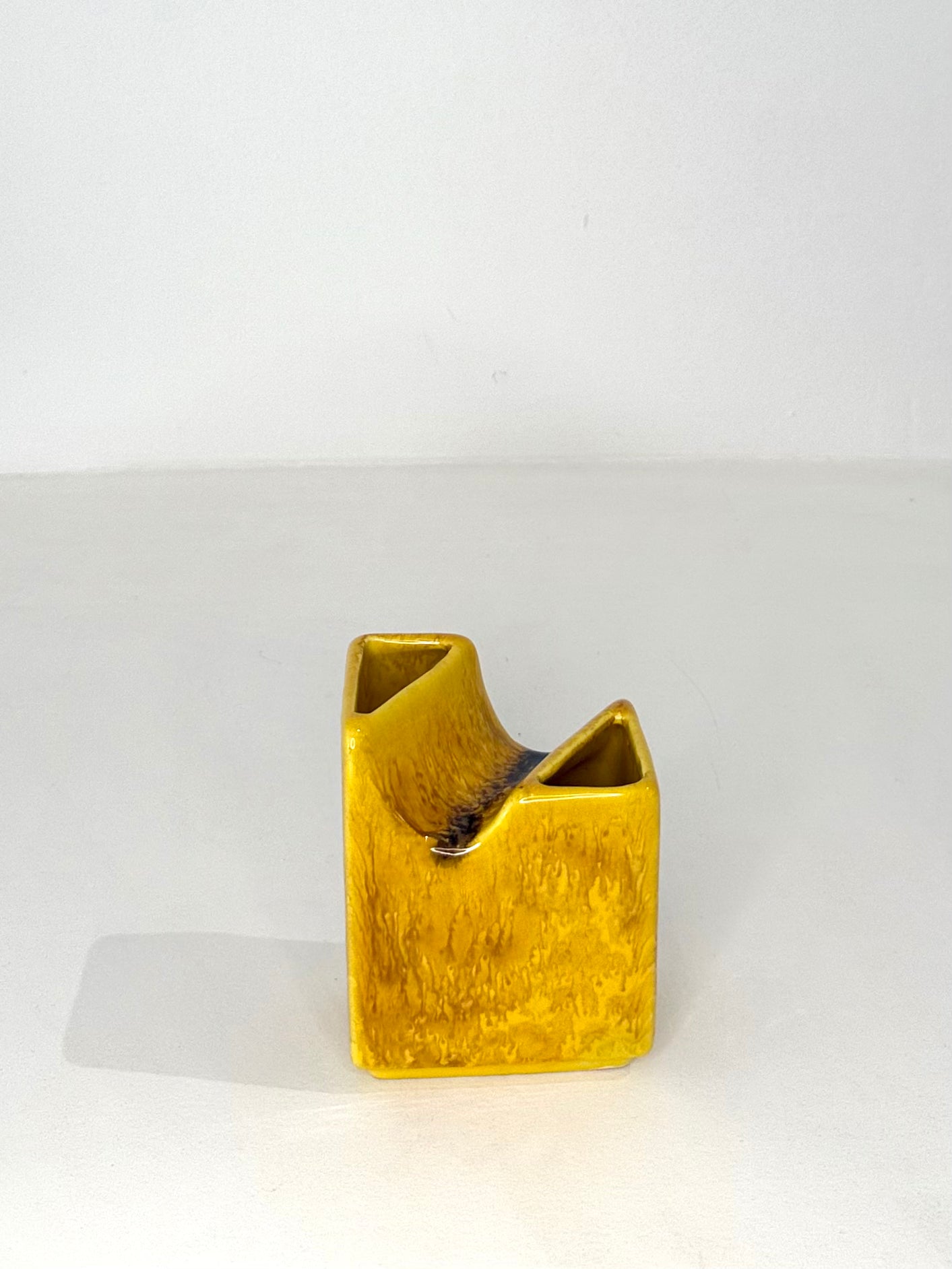 Double vase asymétrique jaune, Bertoncello, 1970s