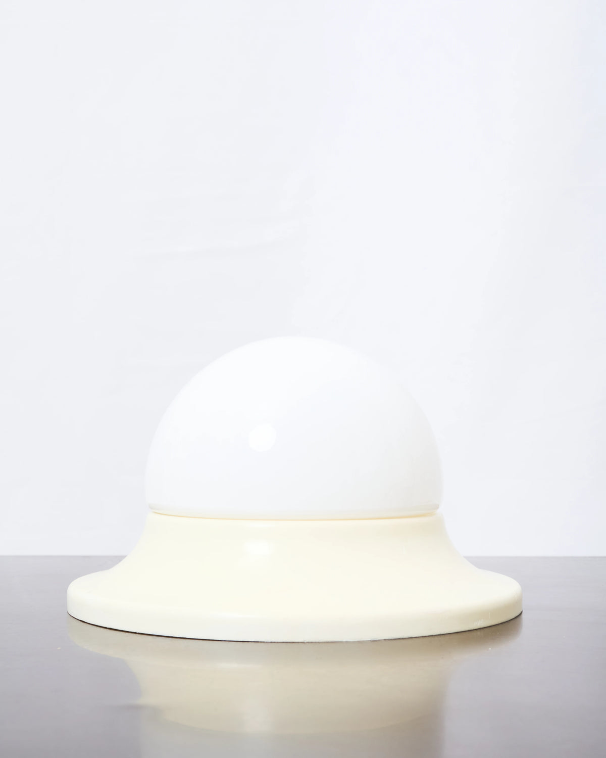 Applique globe en verre dépoli et crème, Space Age, 1970s