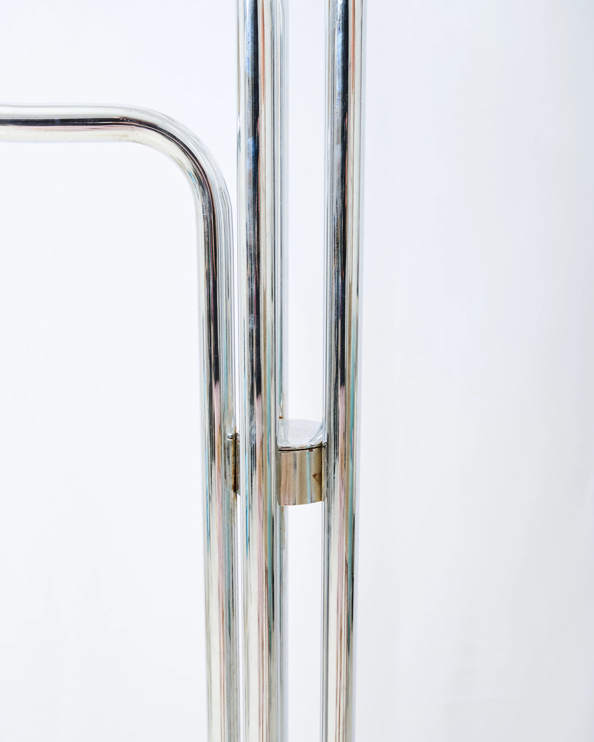 Porte-manteau en chrome et travertin, Italie, 1970s