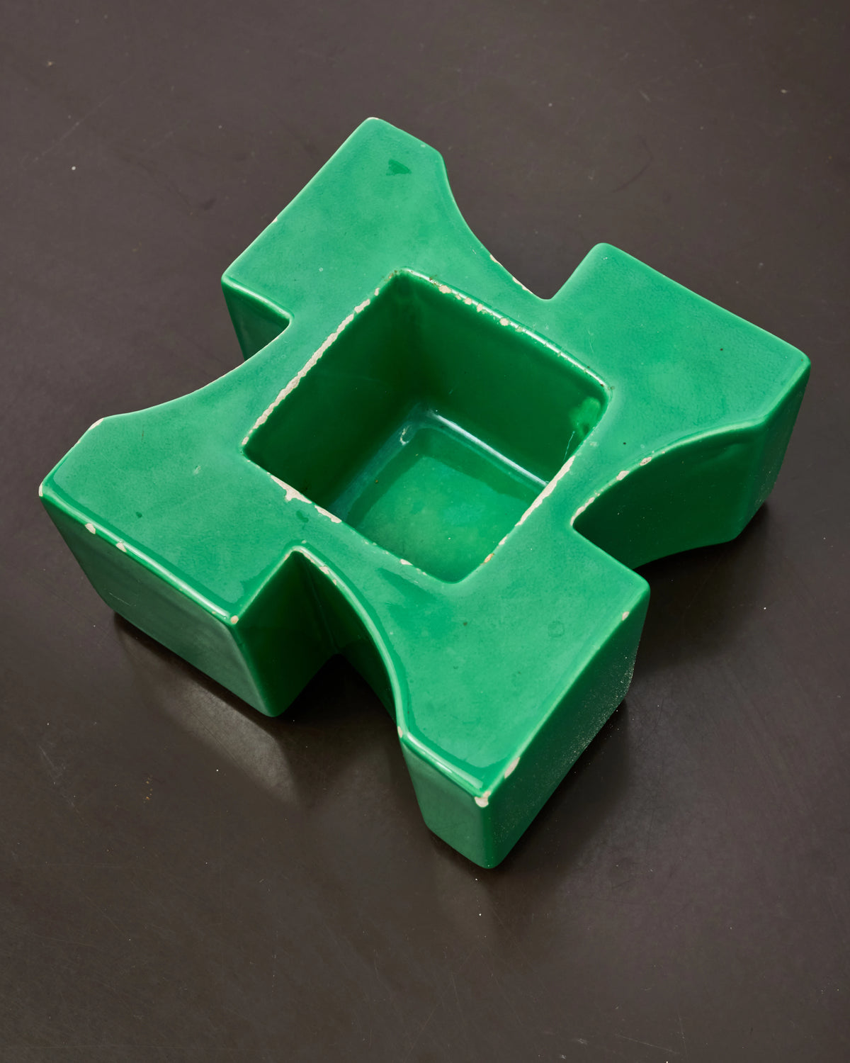 Vase ou vide poche géométrique en céramique vert, 1970s