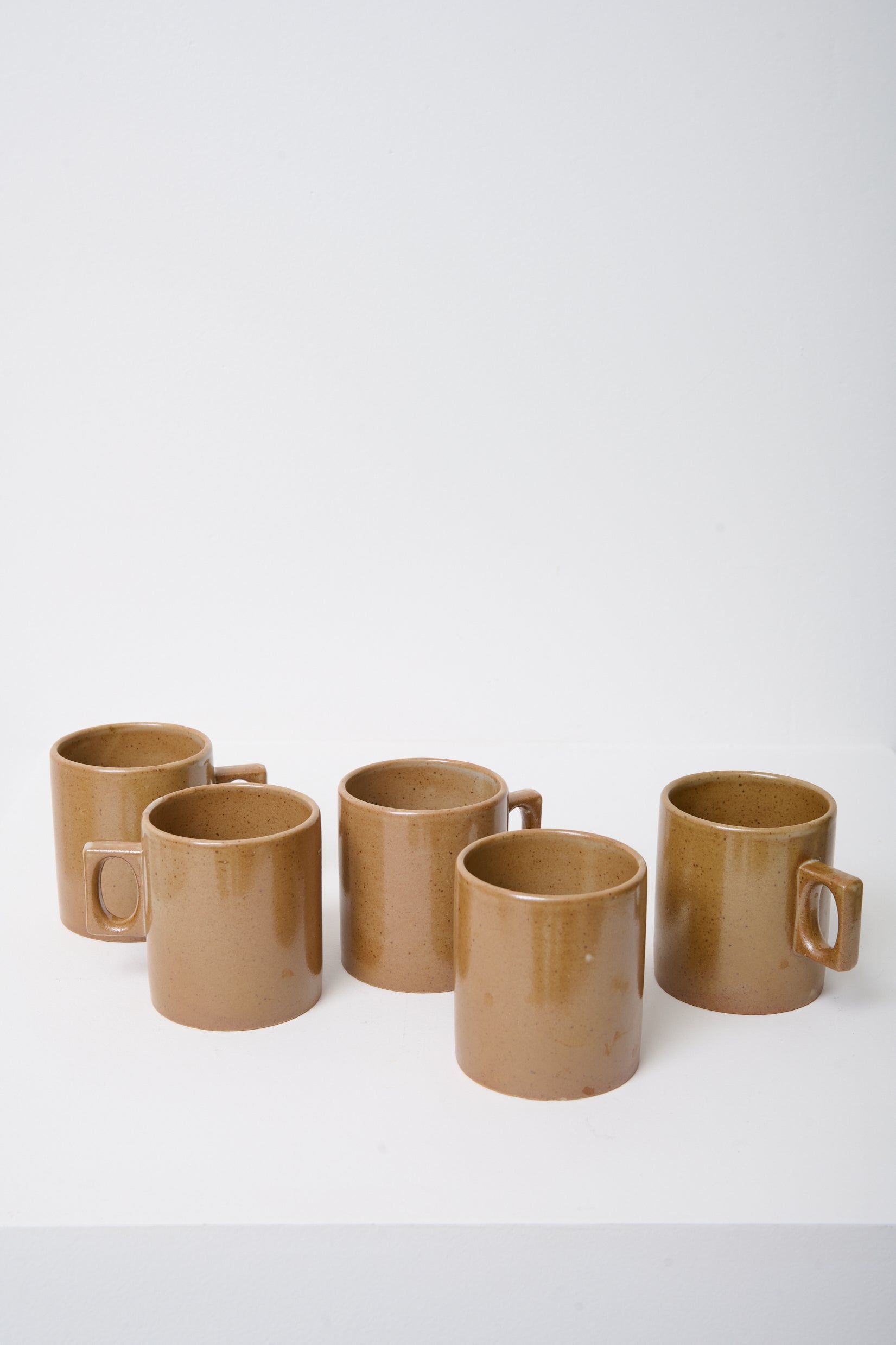 Ensemble de cinq tasses en grès de Brenne, 1970s