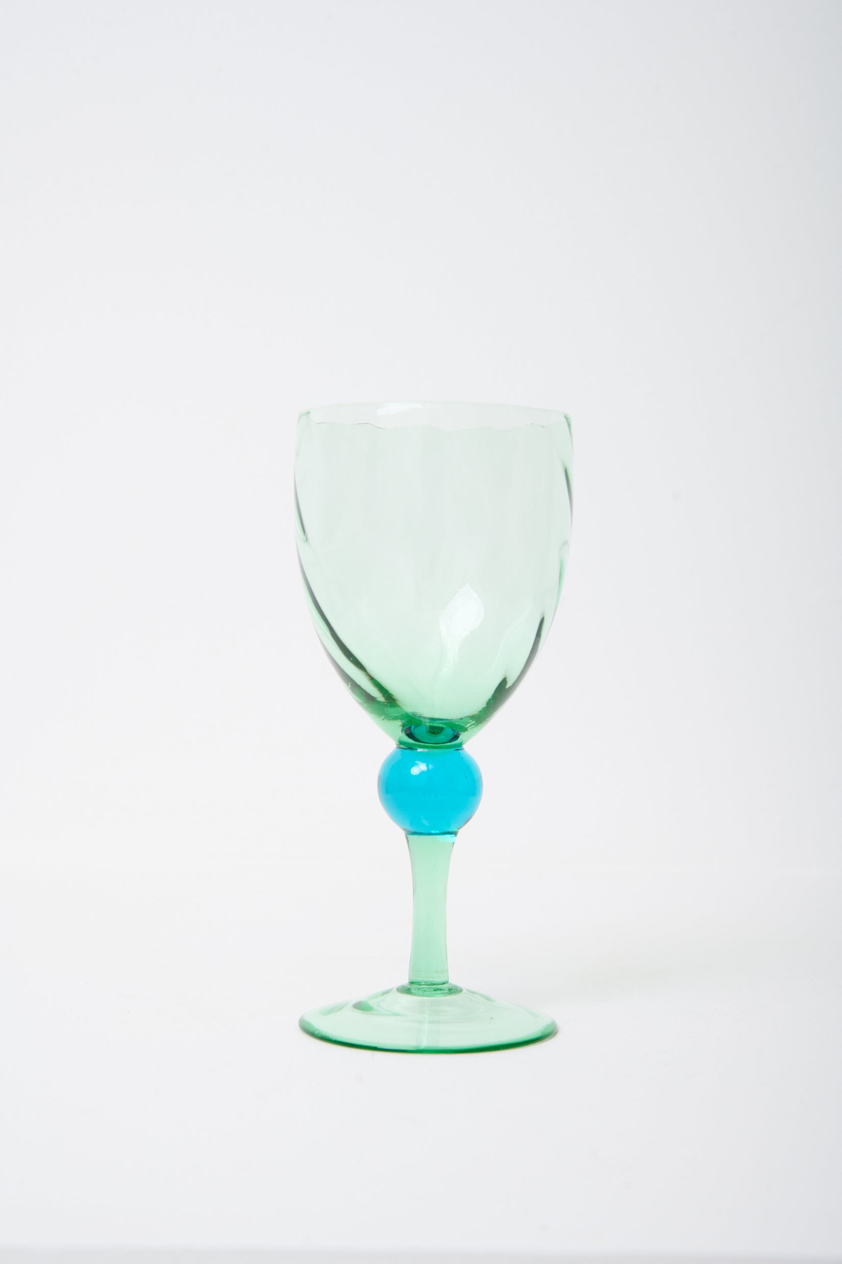 Cinq verres à pied bicolores, 1960