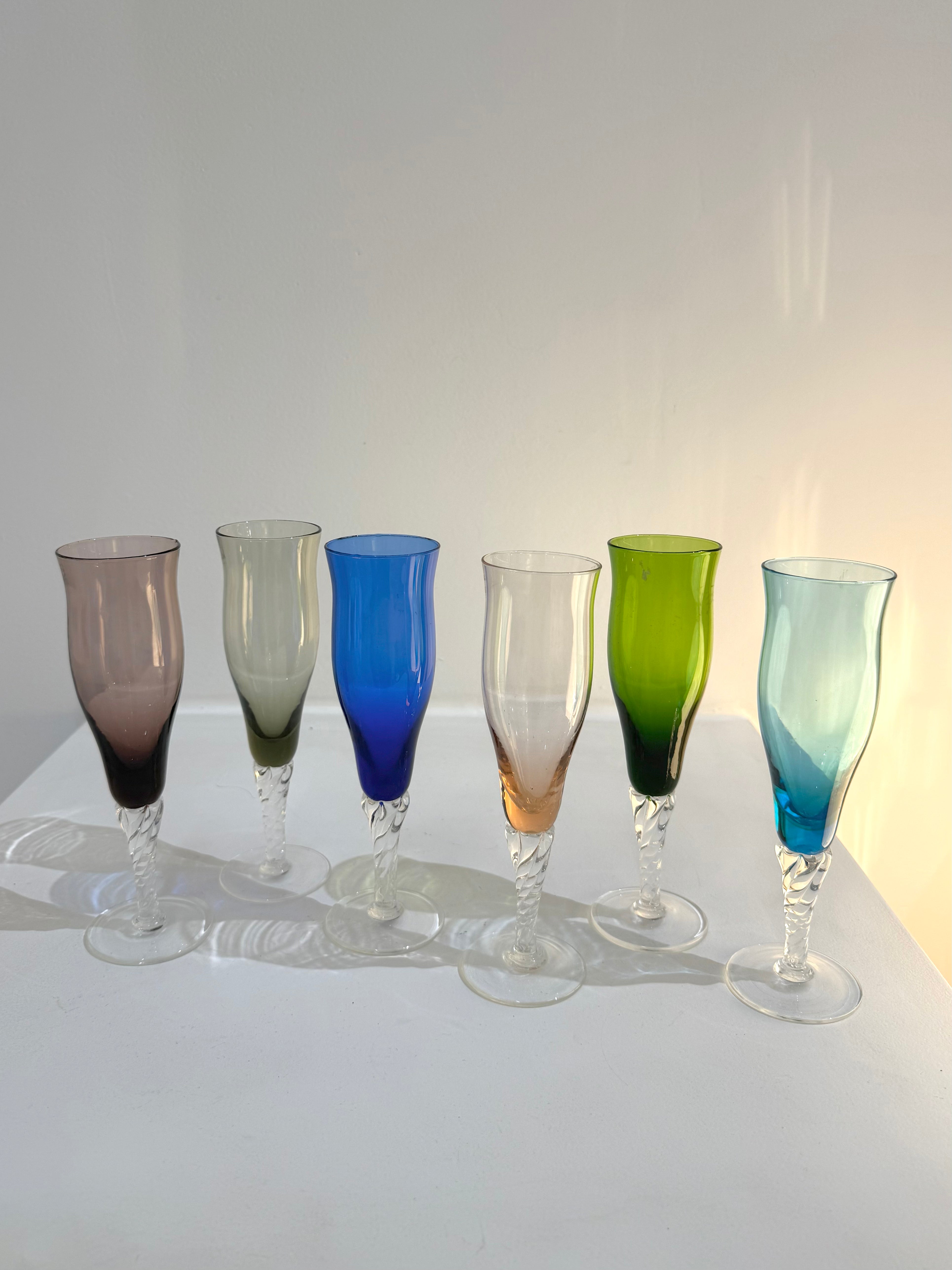 Six flûtes à champagne multicolores en verre de Murano, 1970s