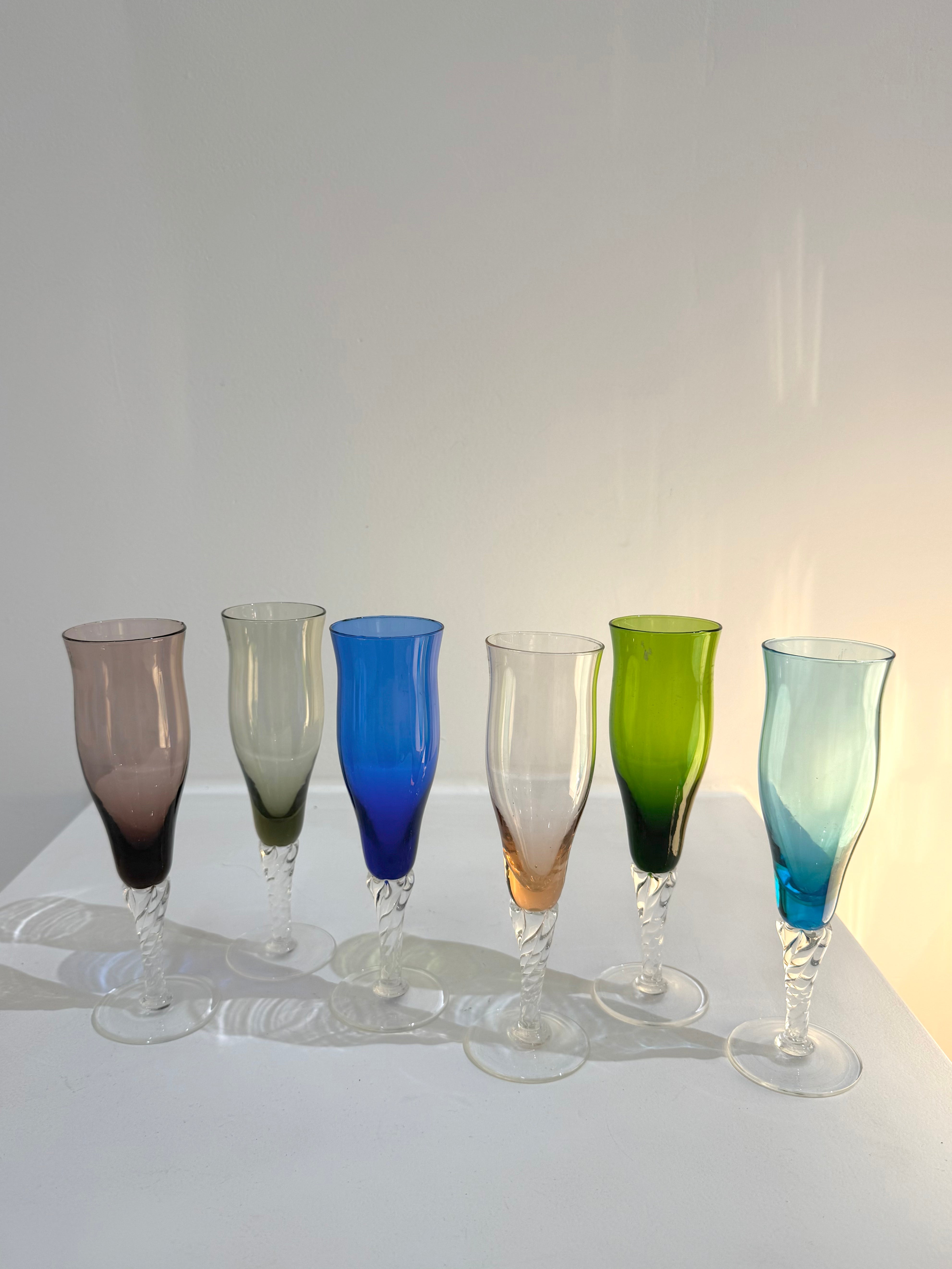 Six flûtes à champagne multicolores en verre de Murano, 1970s