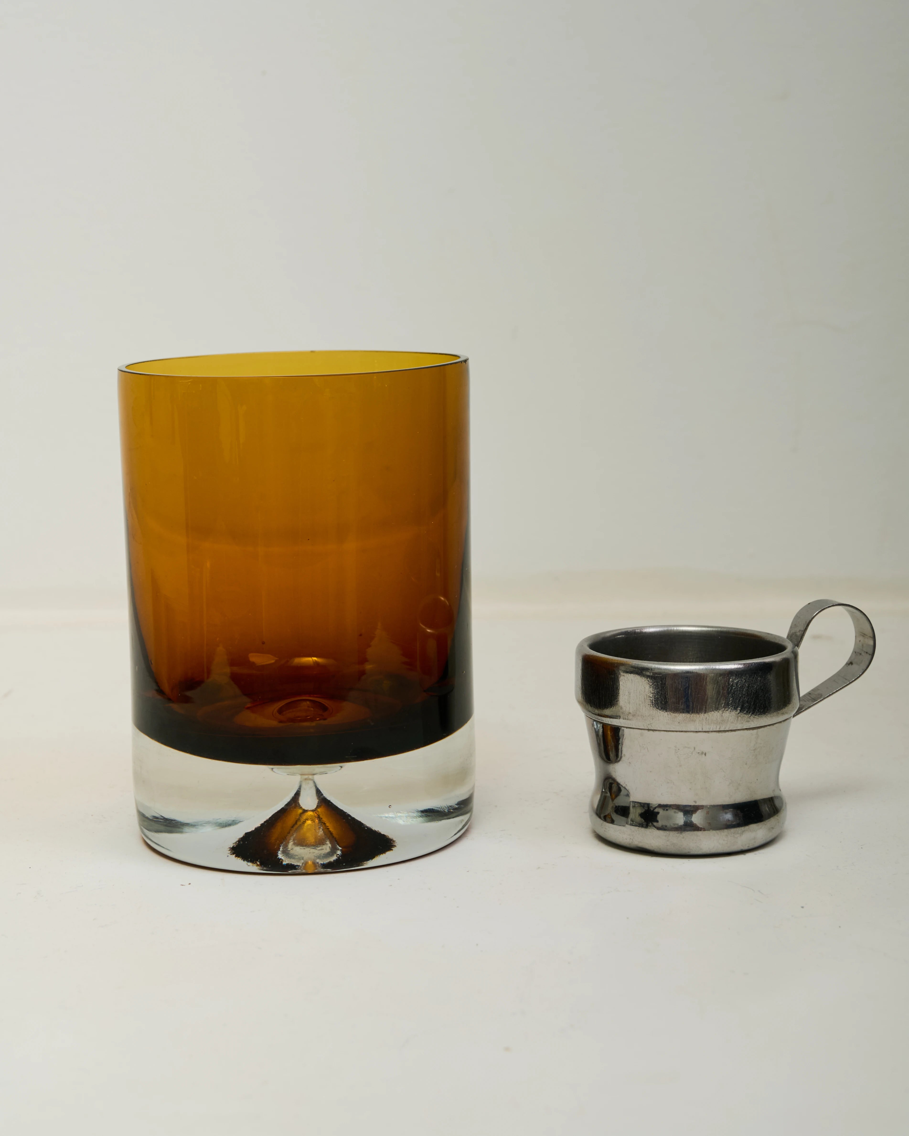 Vase scandinave ambré "Goutte", 1970s