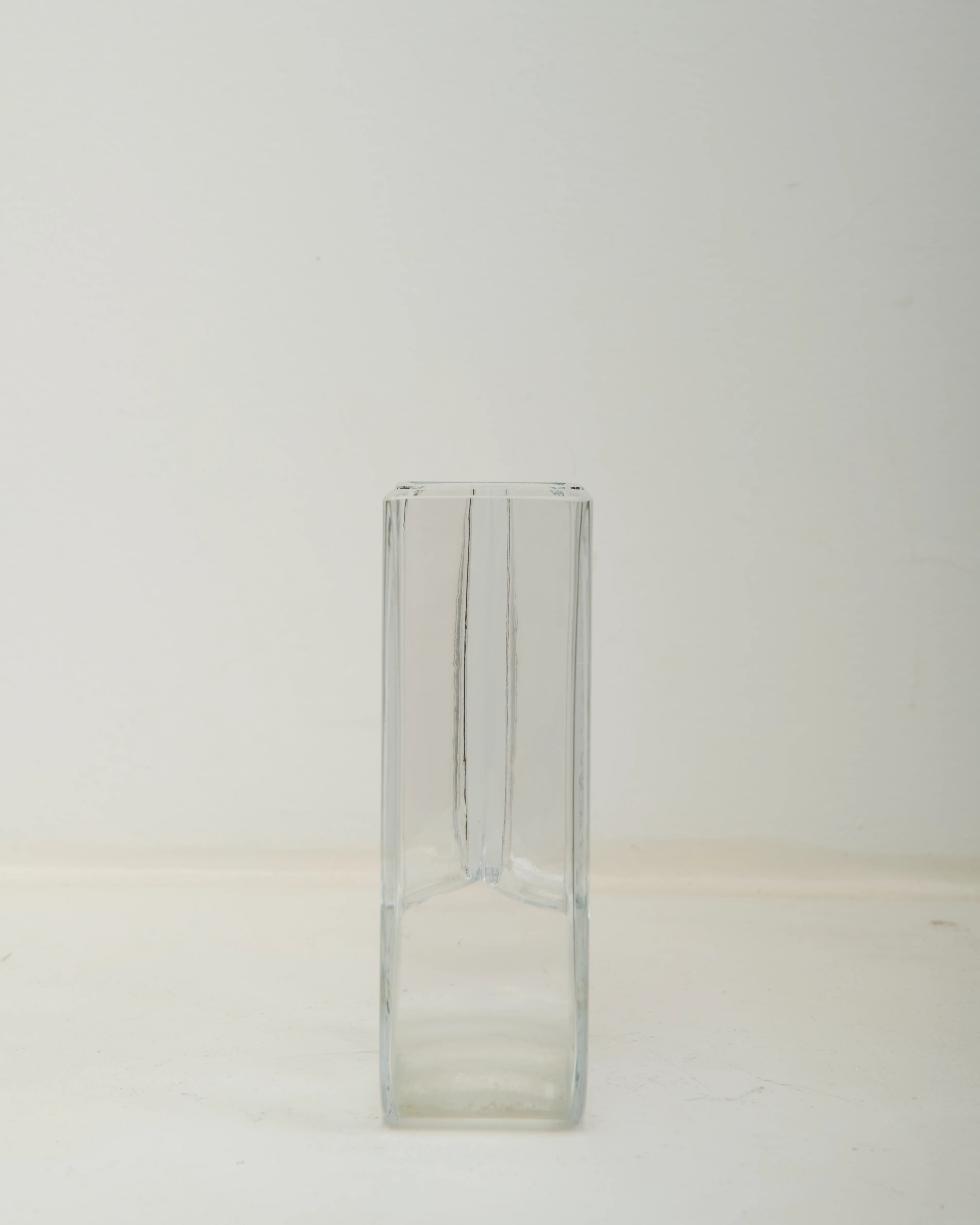 Vase en verre transparent « U », 1970s