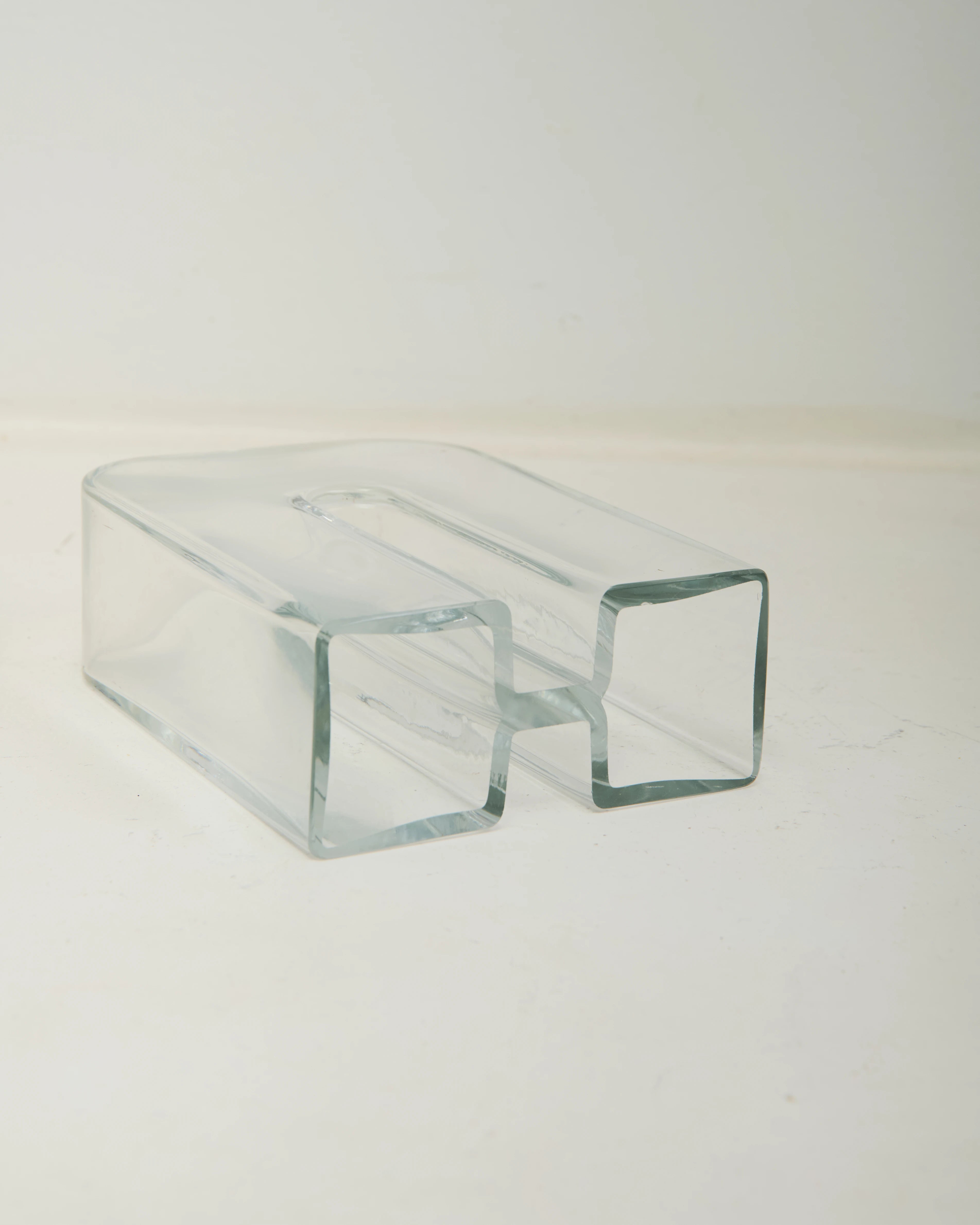 Vase en verre transparent « U », 1970s