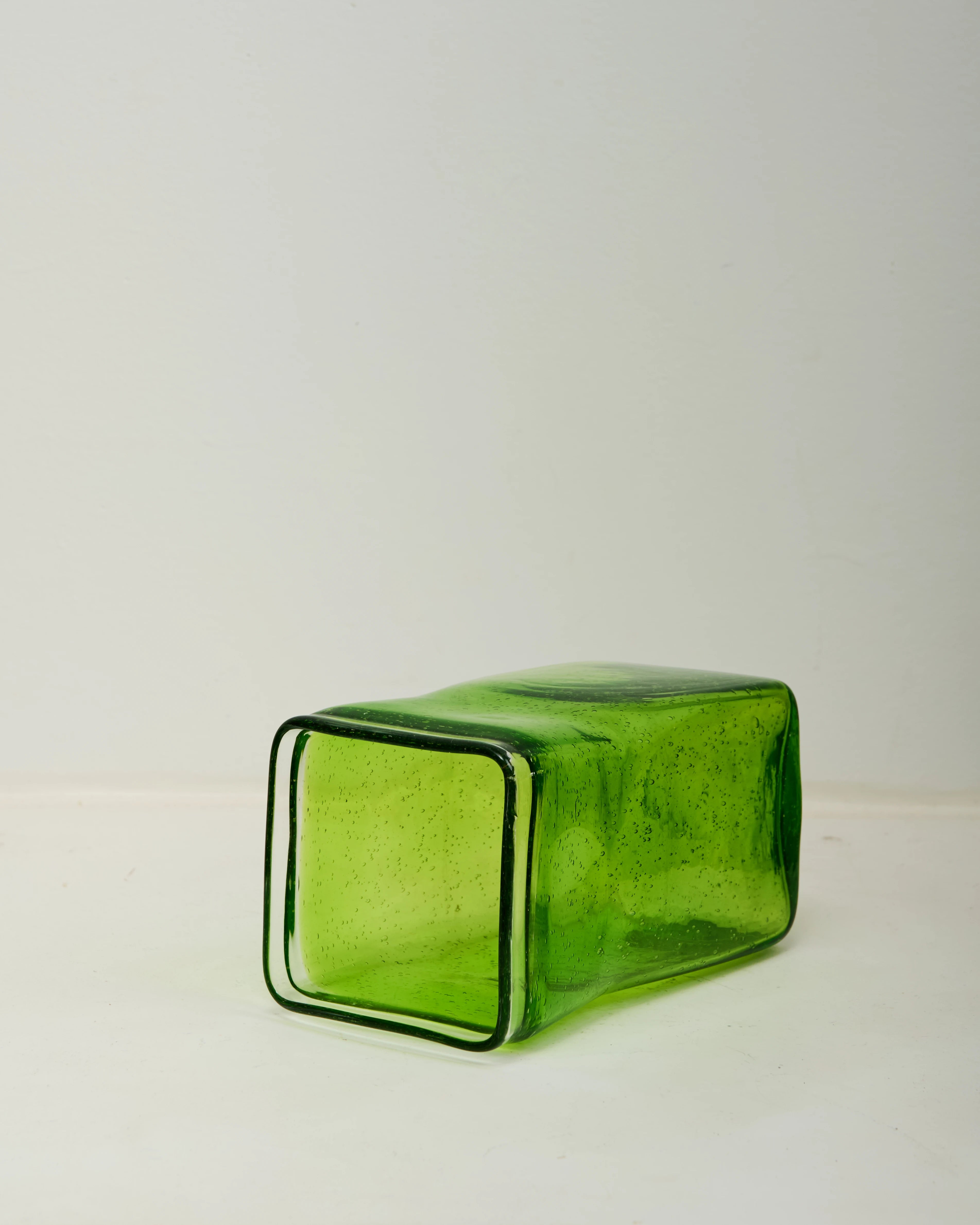 Vase carré en verre bullé vert et transparent, 1970s