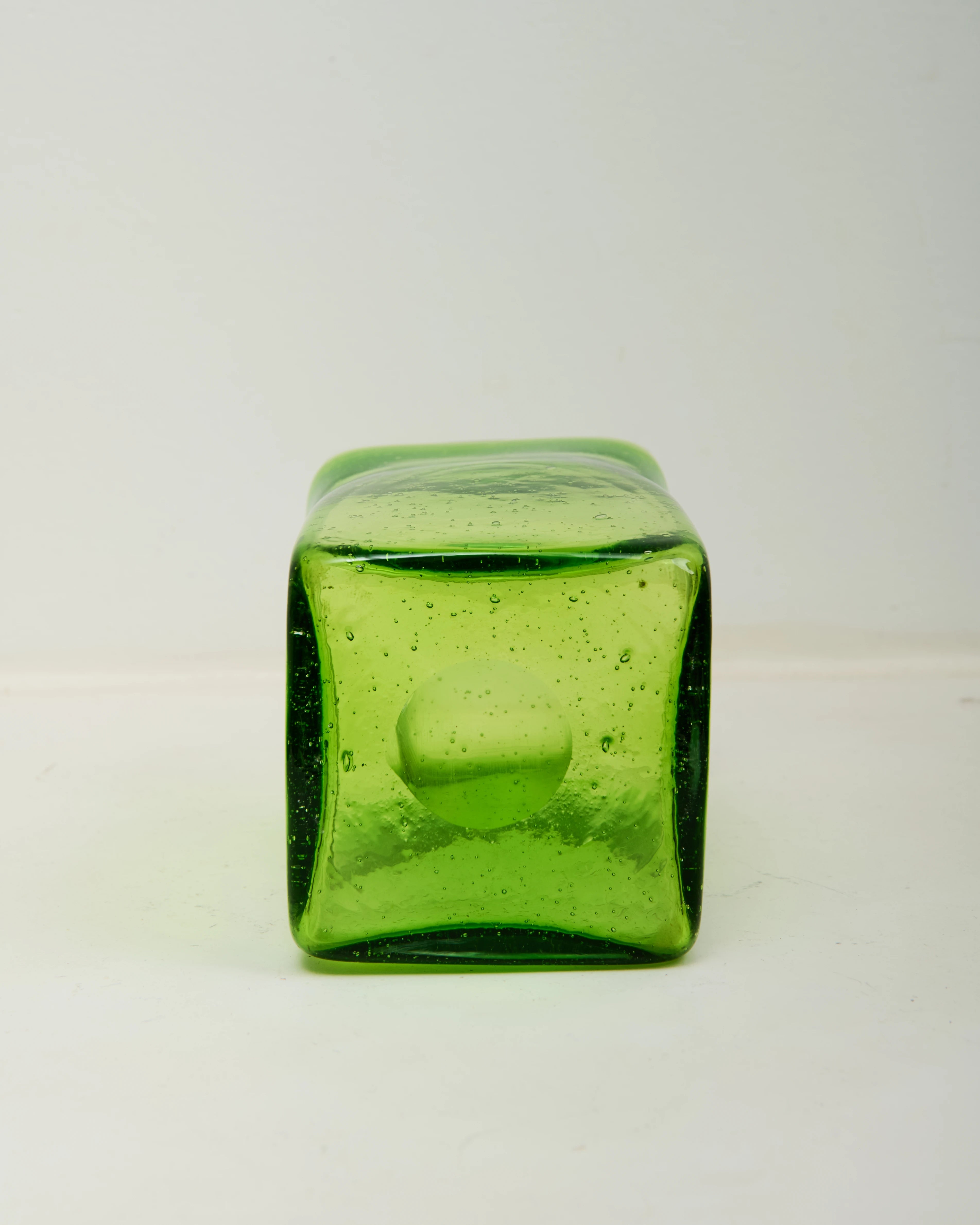 Vase carré en verre bullé vert et transparent, 1970s