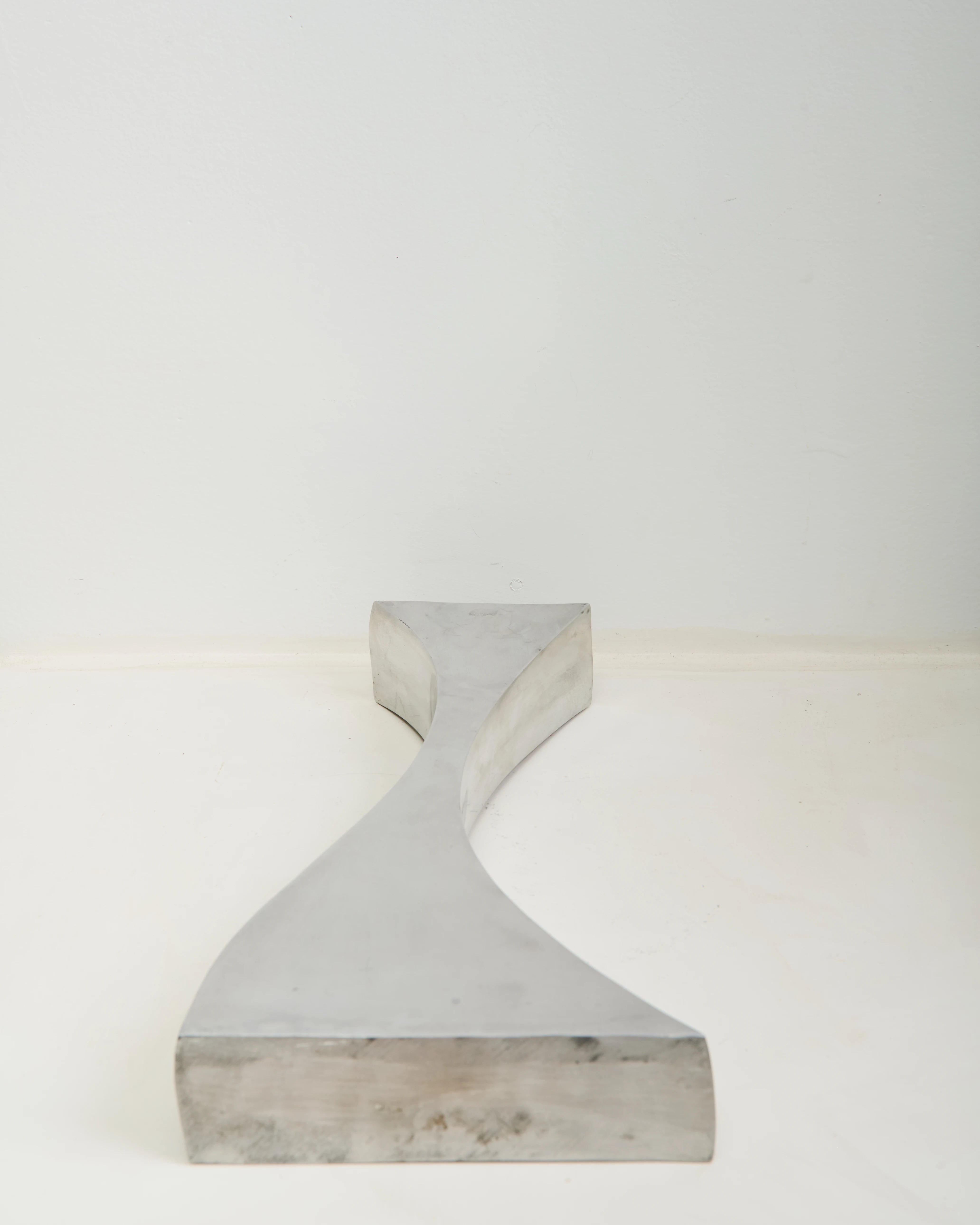 Vase haut "Vague" en fonte d’aluminium #1, Italie, 1970-1980s