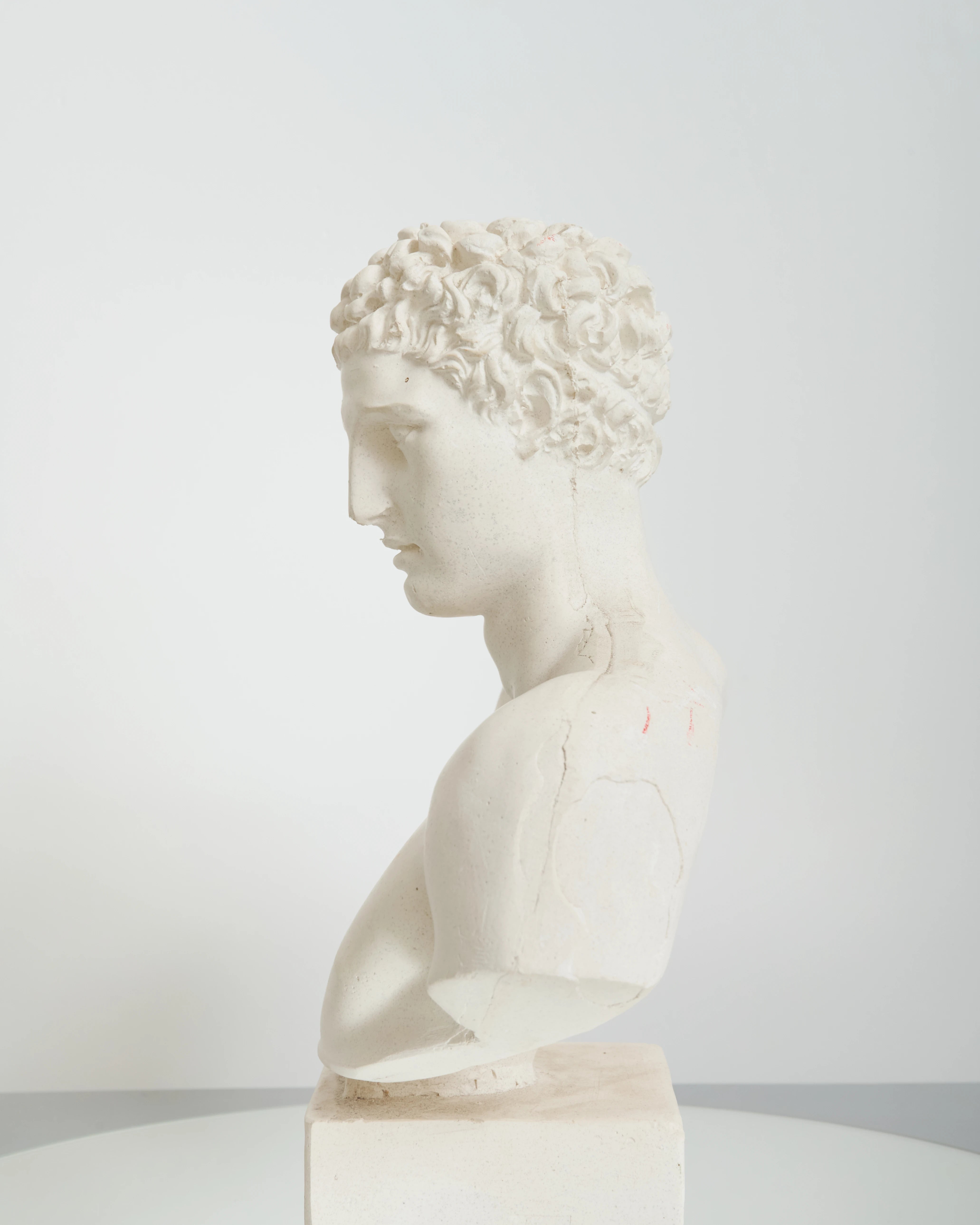 Buste Ephebe ou Marathon boy avec socle en platre, Italie