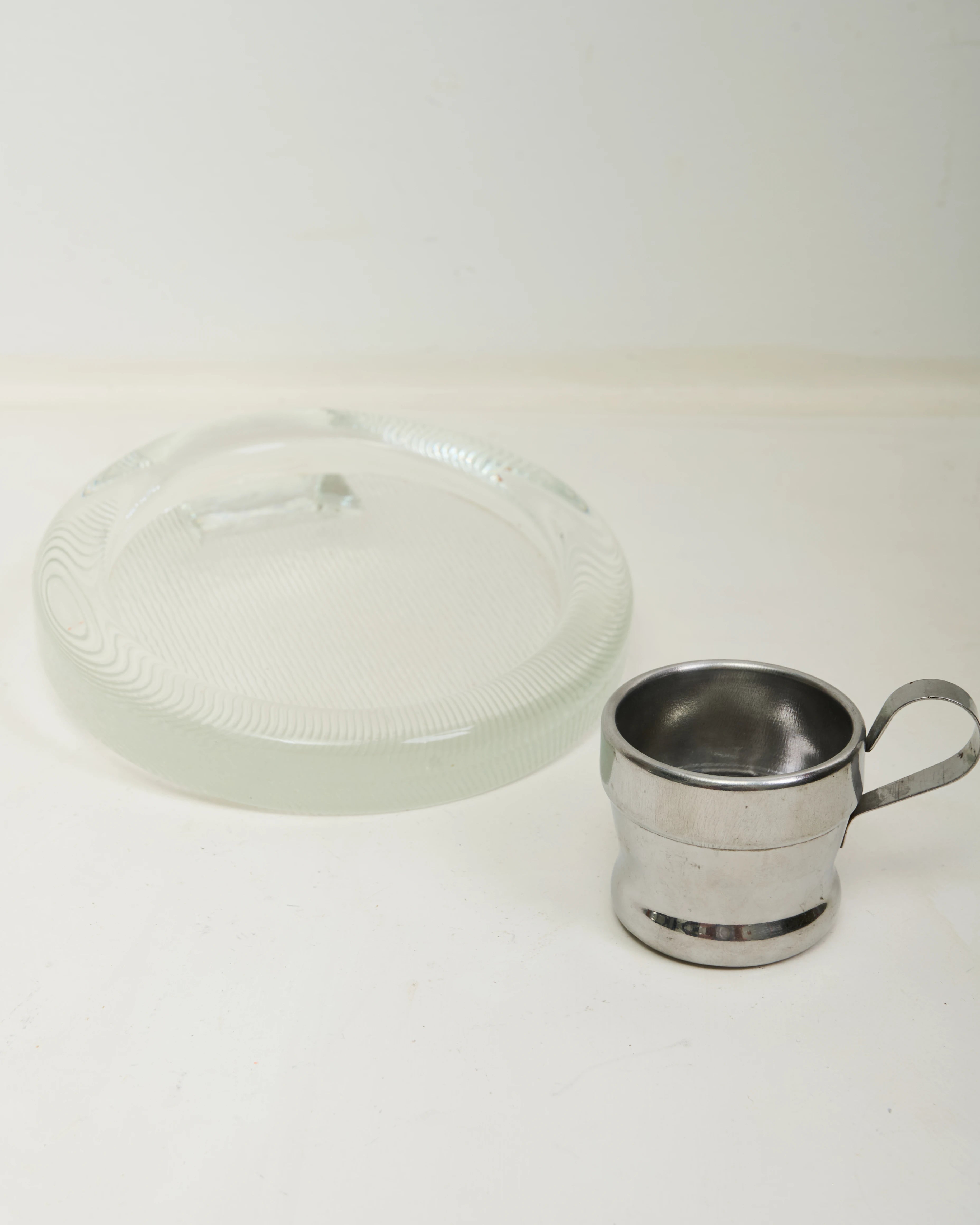 Cadre photo ou cendrier rond en verre texturé, 1970s