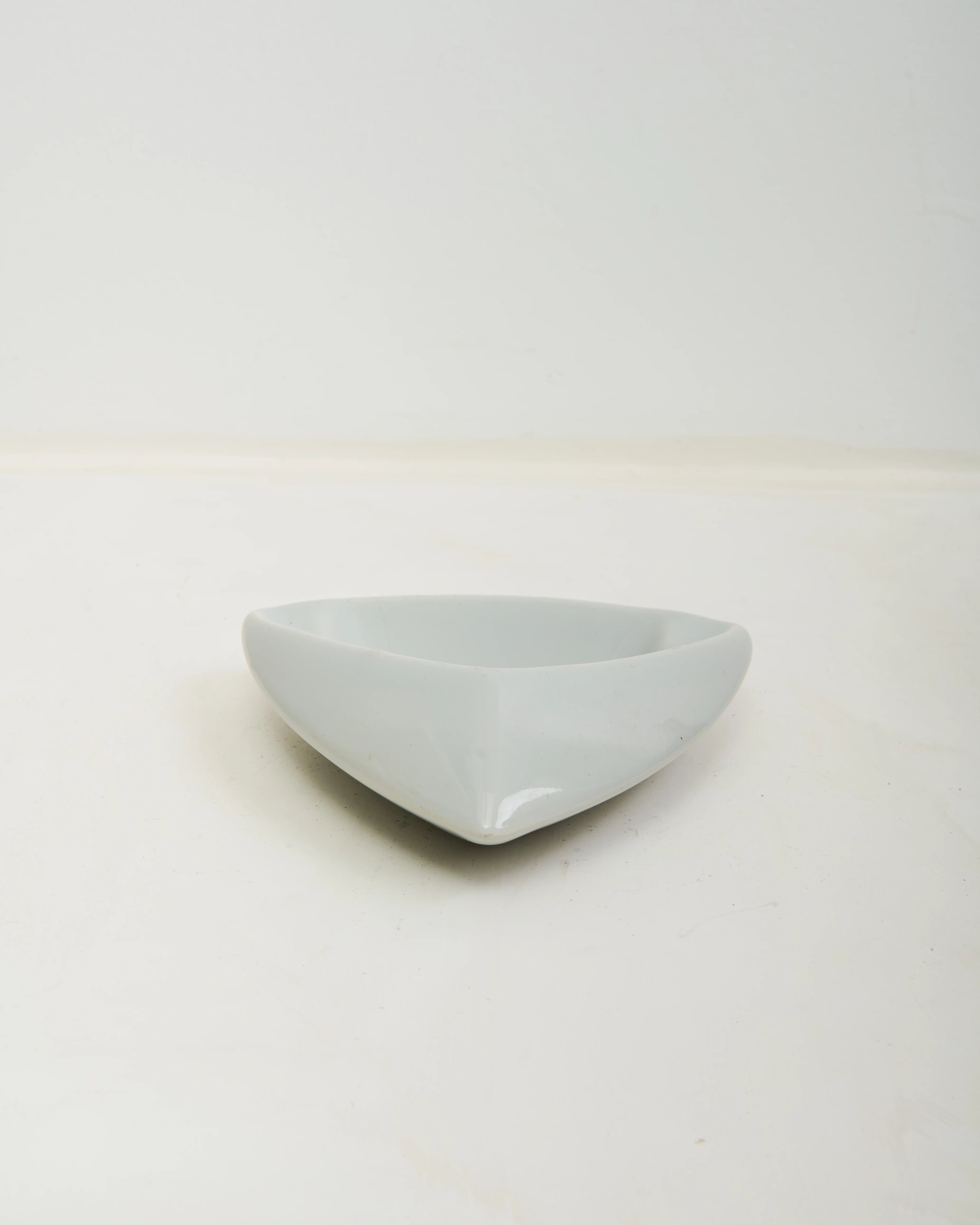 Cendrier triangulaire en céramique gris, 1970s