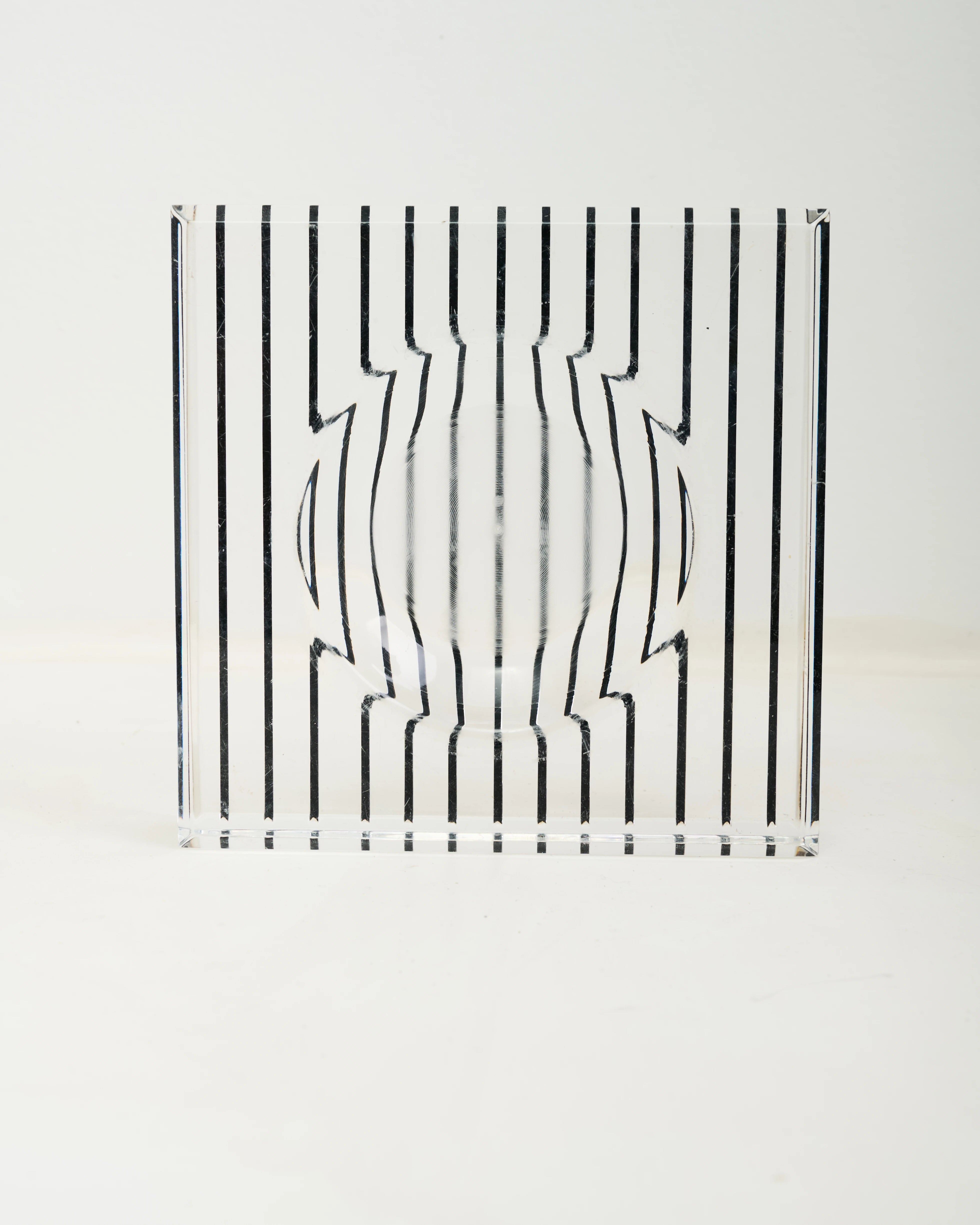 Cendrier carré rayé en plexiglas, Italie, 1970s