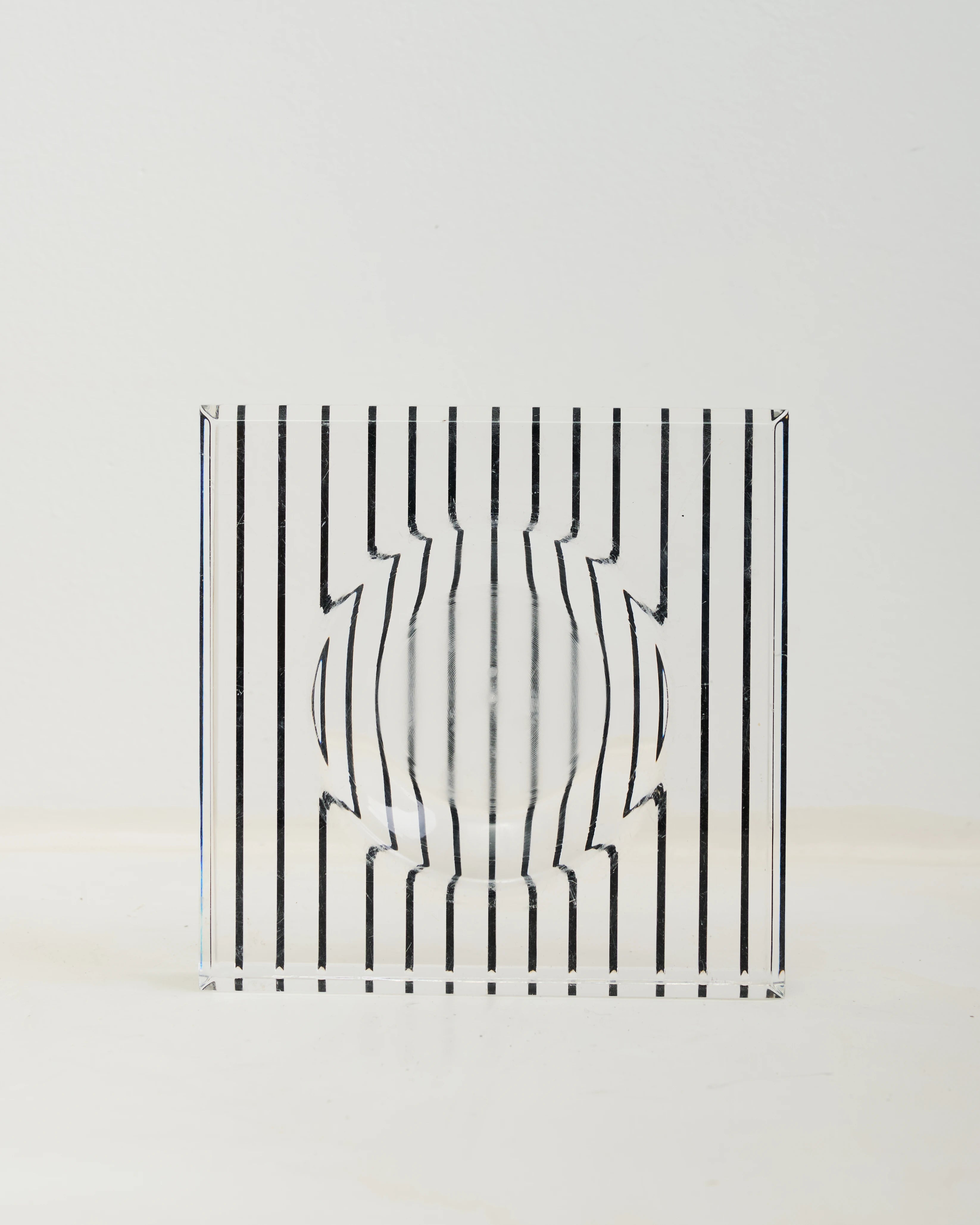 Cendrier carré rayé en plexiglas, Italie, 1970s