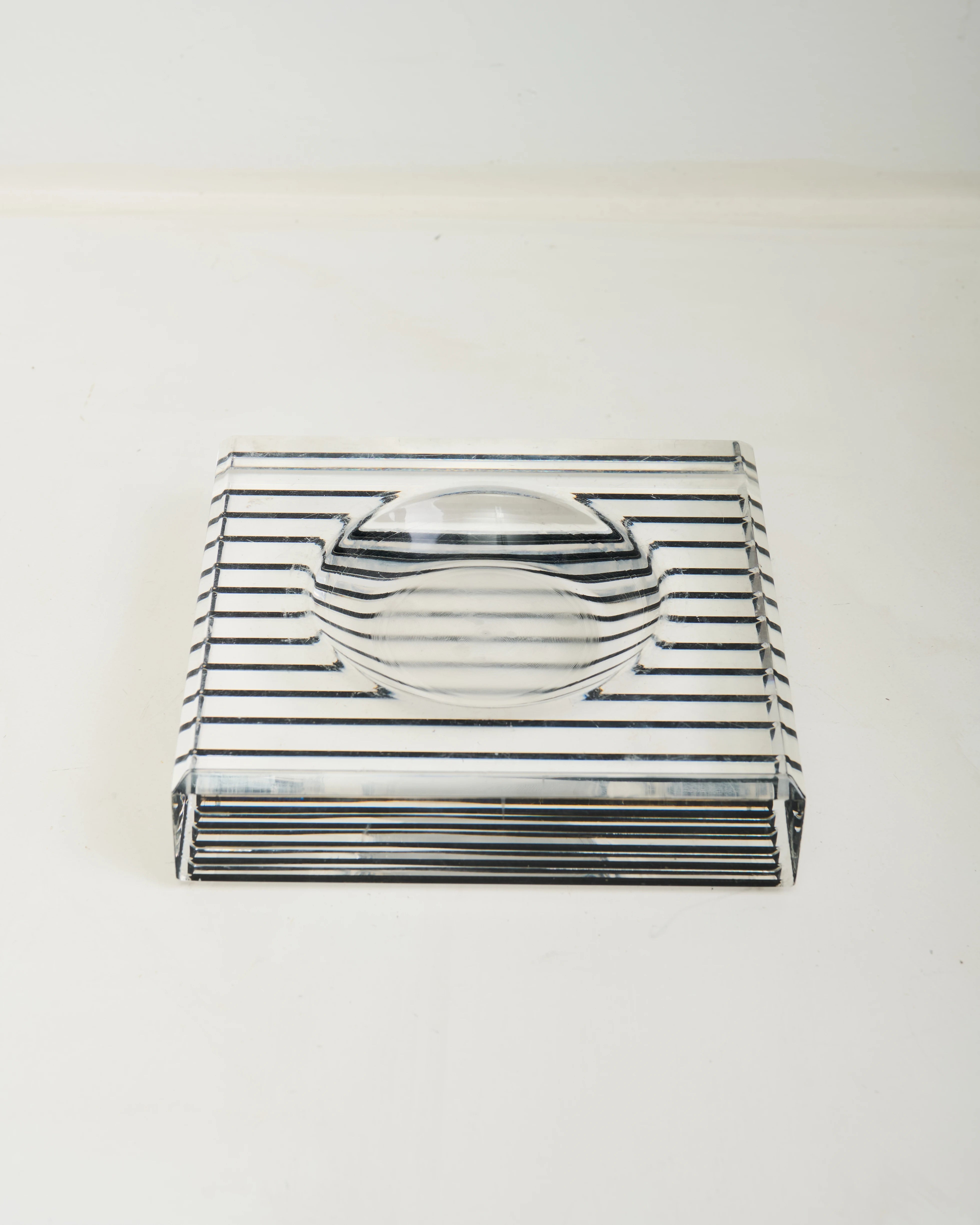 Cendrier carré rayé en plexiglas, Italie, 1970s