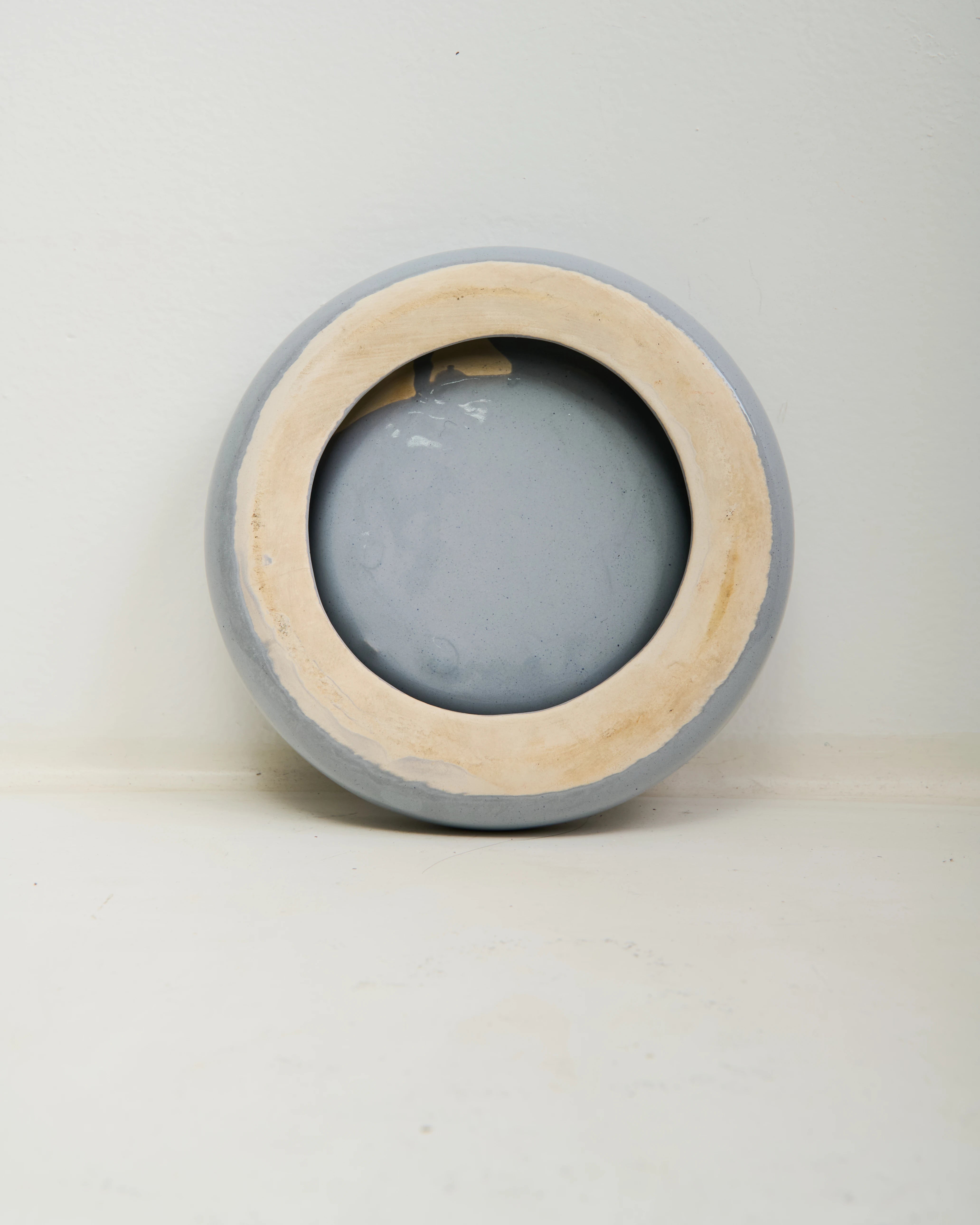 Cendrier rond en céramique bleu ciel chiné, 1970s