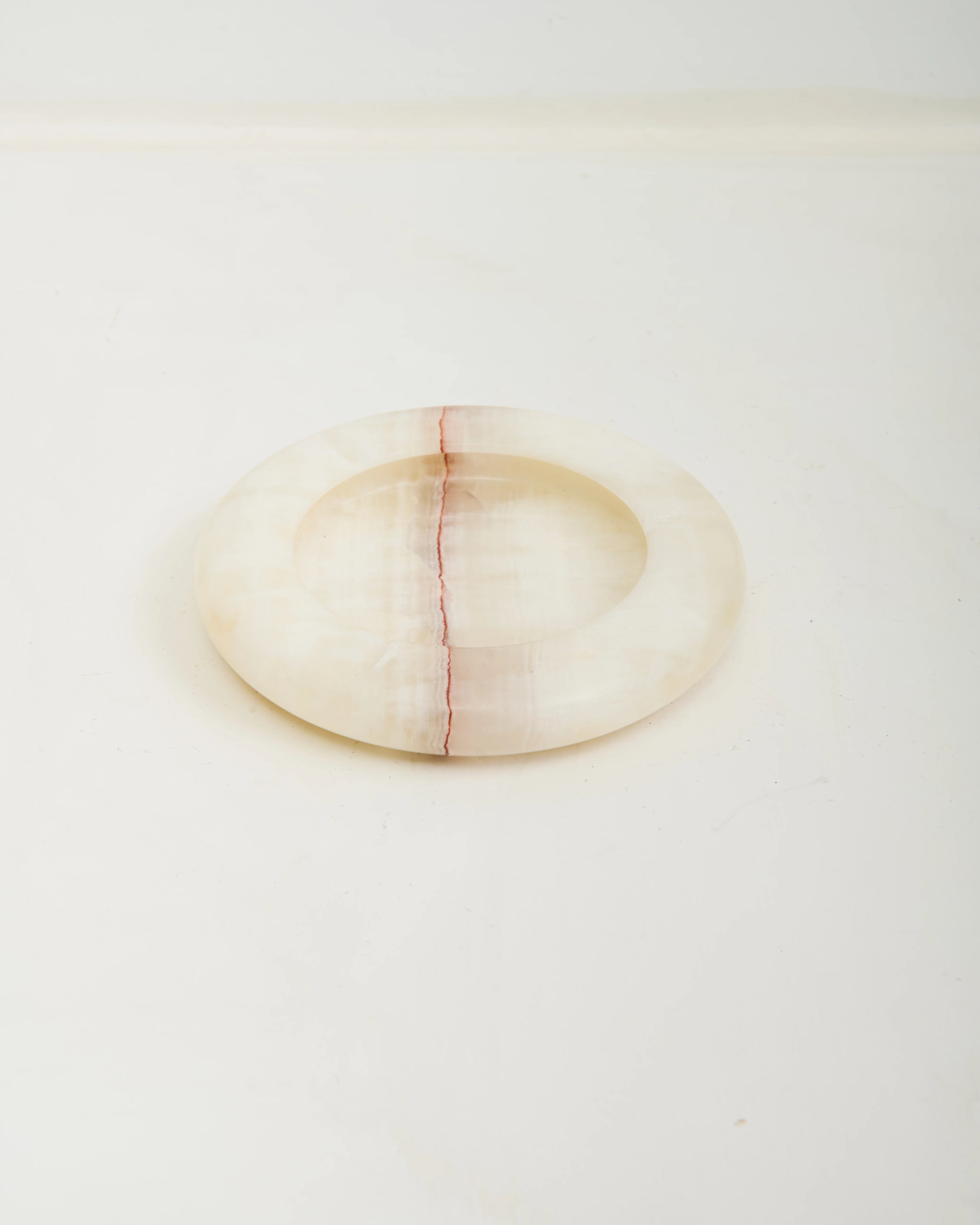 Cendrier rond en onyx blanc et rose, 1970s