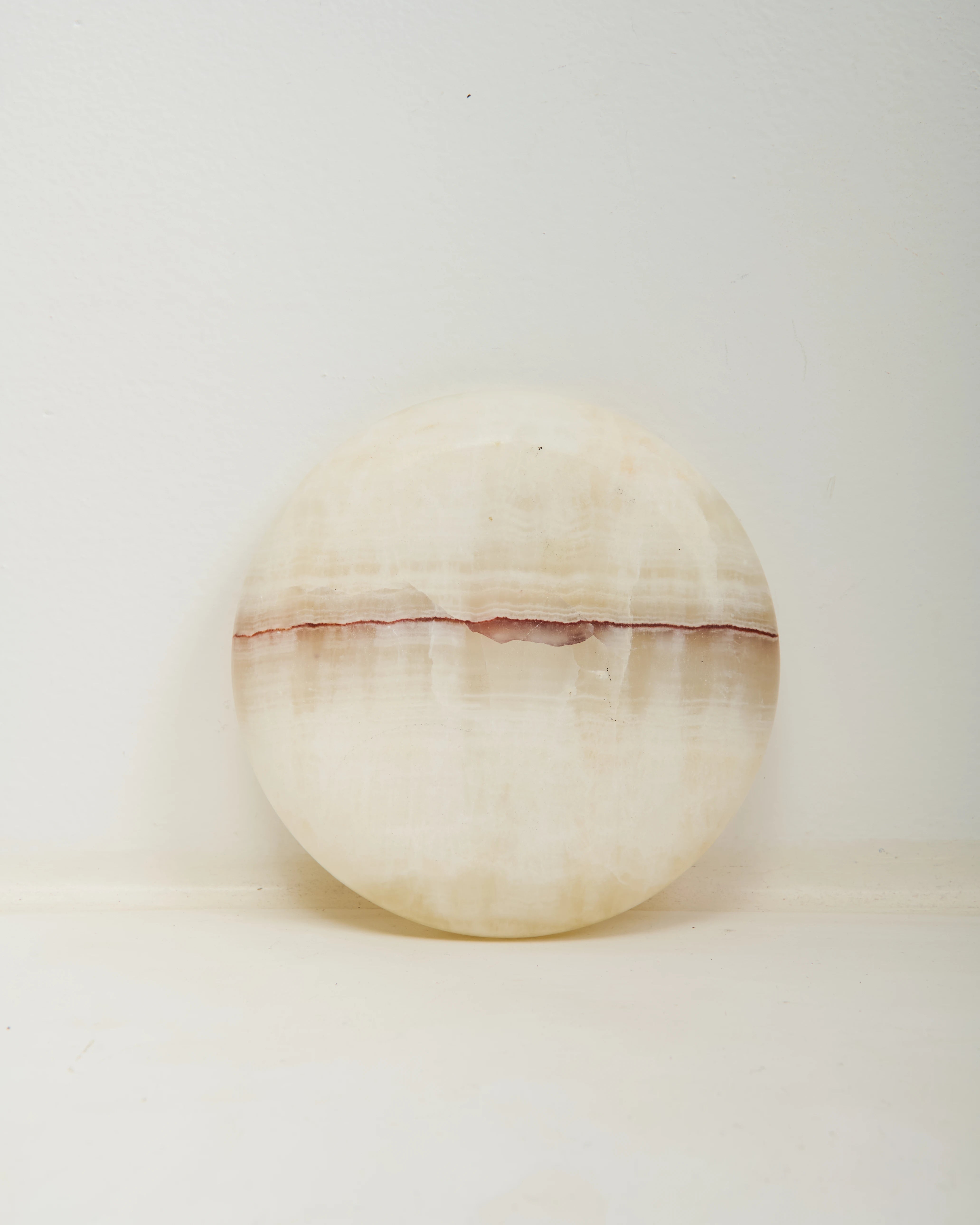 Cendrier rond en onyx blanc et rose, 1970s