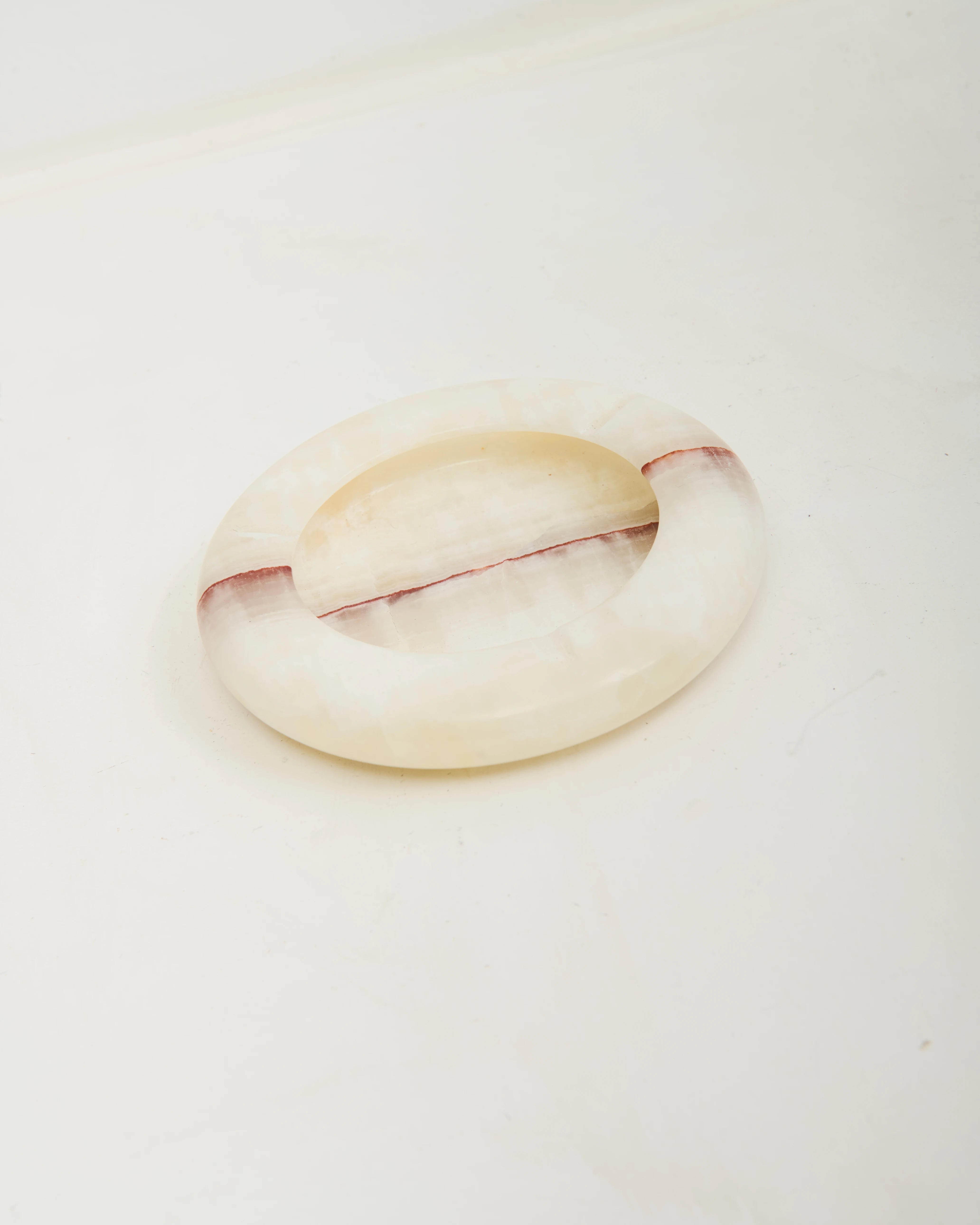 Cendrier rond en onyx blanc et rose, 1970s