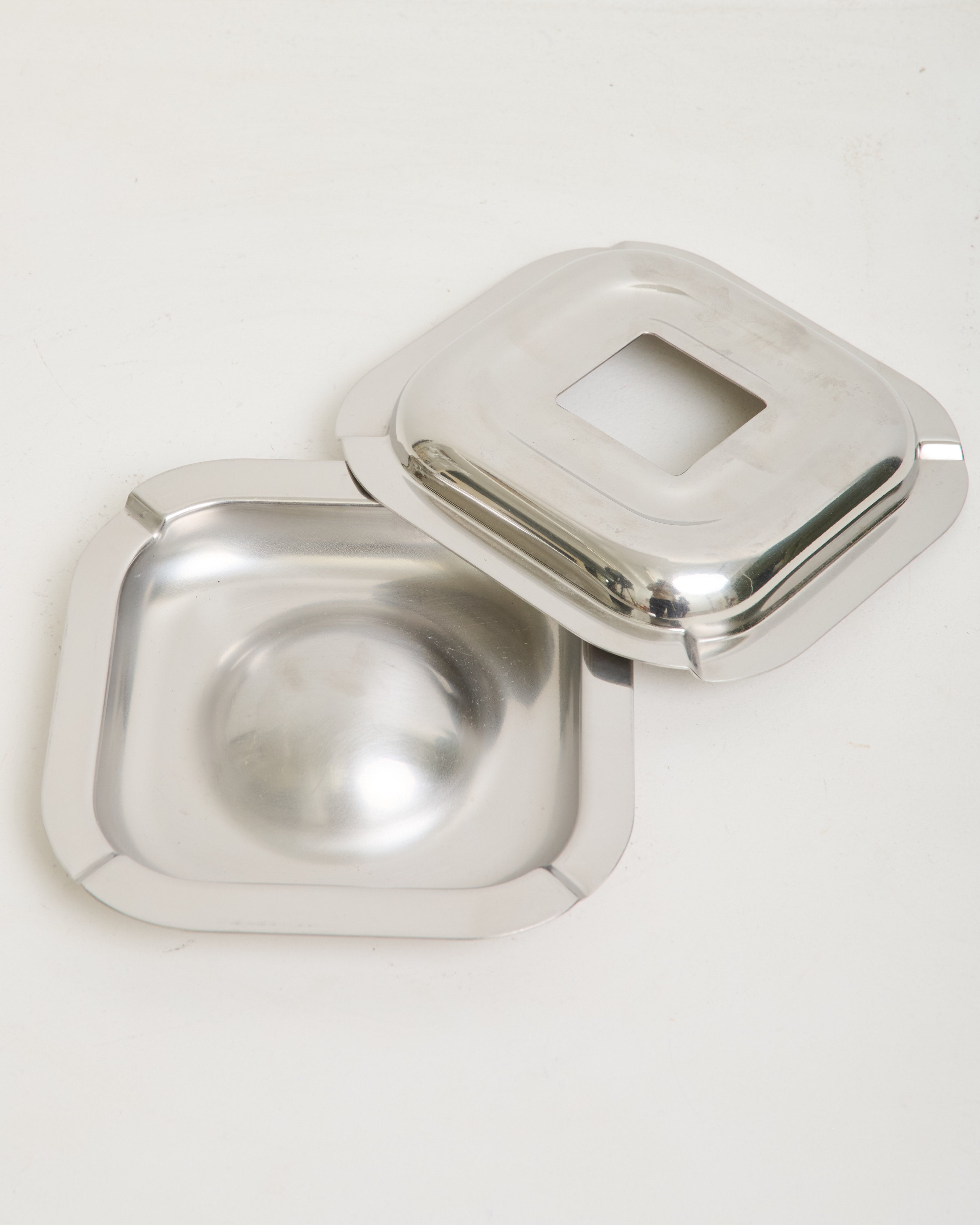 Cendrier carré arrondi en deux parties, 1970-1980