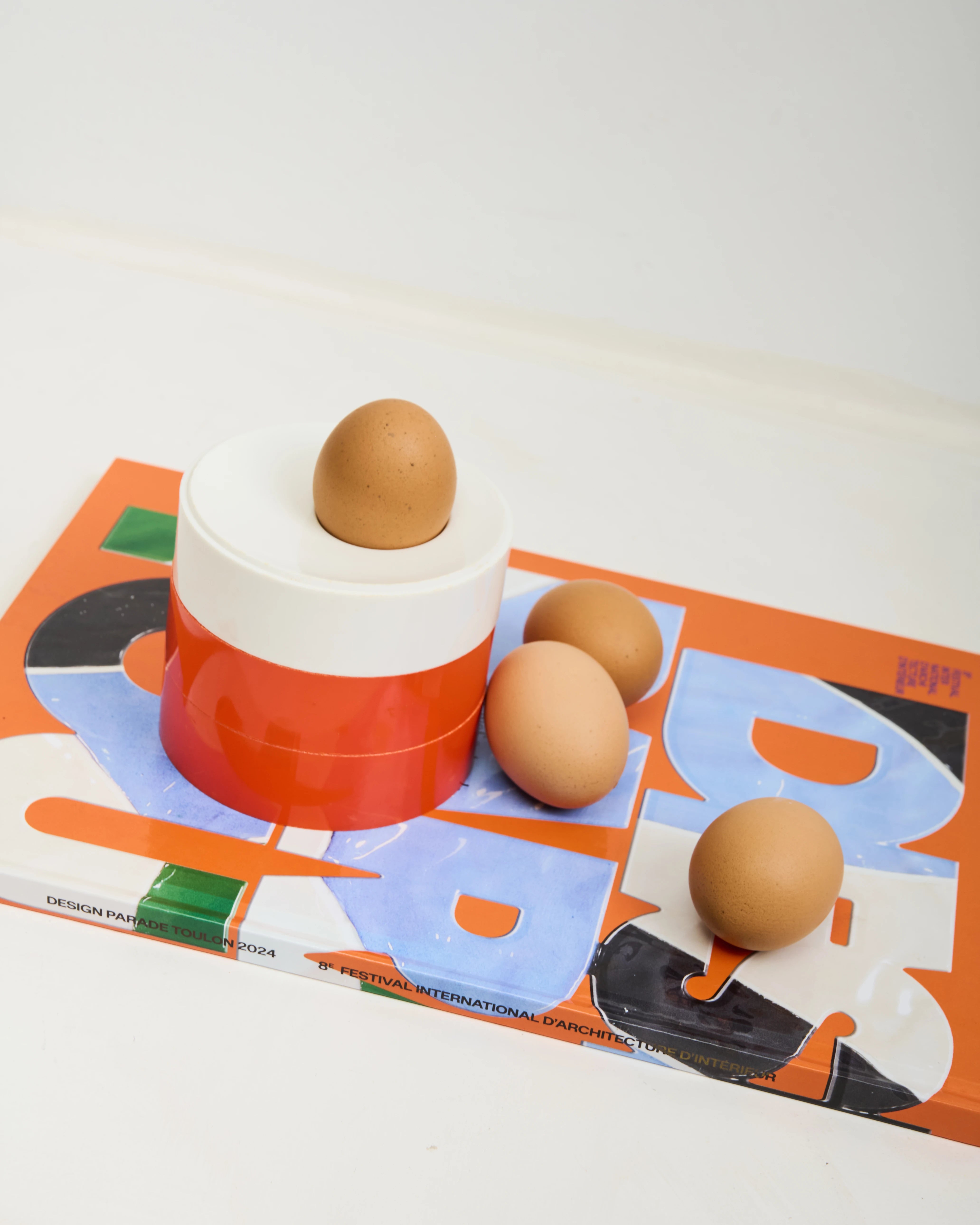 Trio de coquetiers ronds en plastique, Soupledur, 1970s