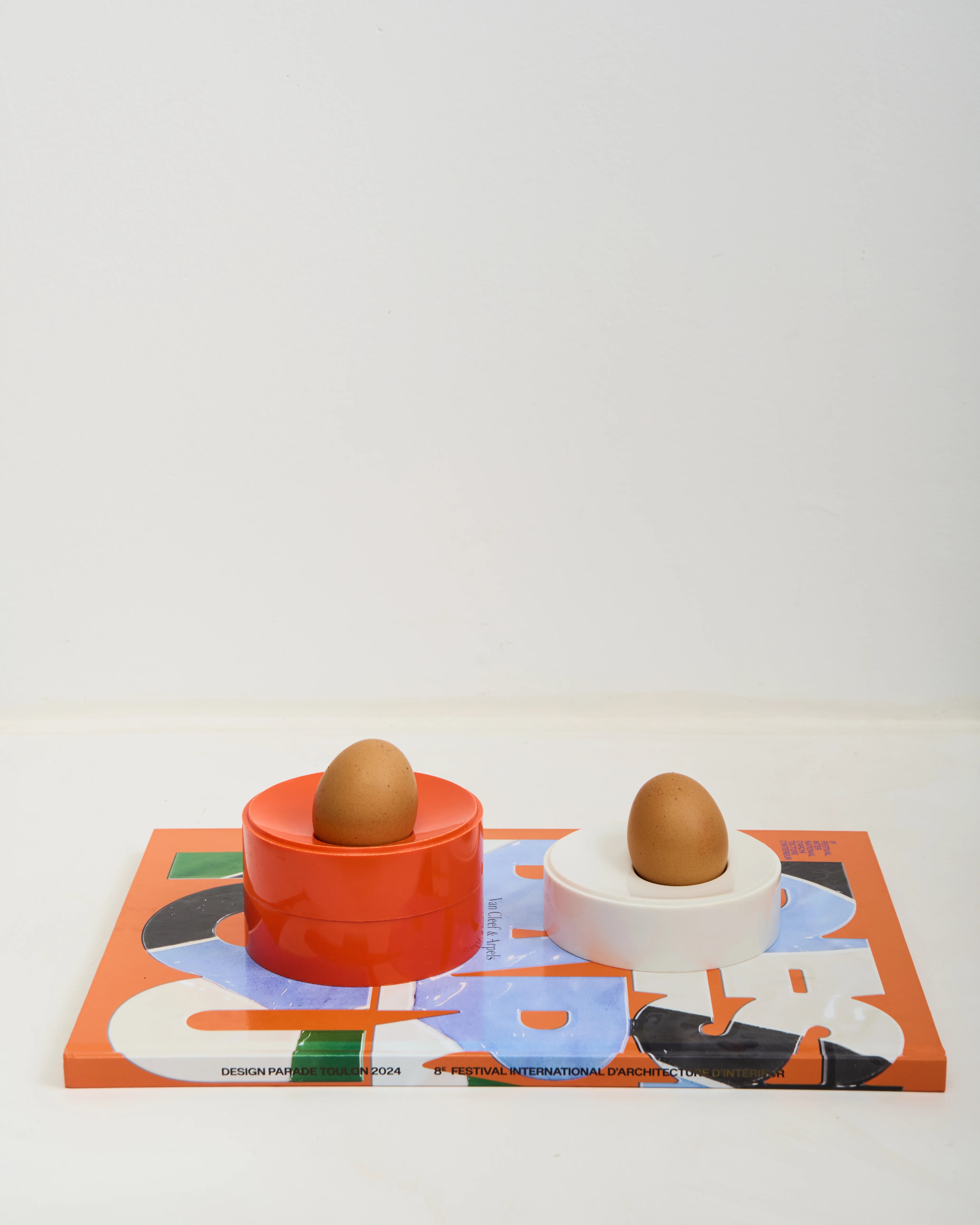 Trio de coquetiers ronds en plastique, Soupledur, 1970s