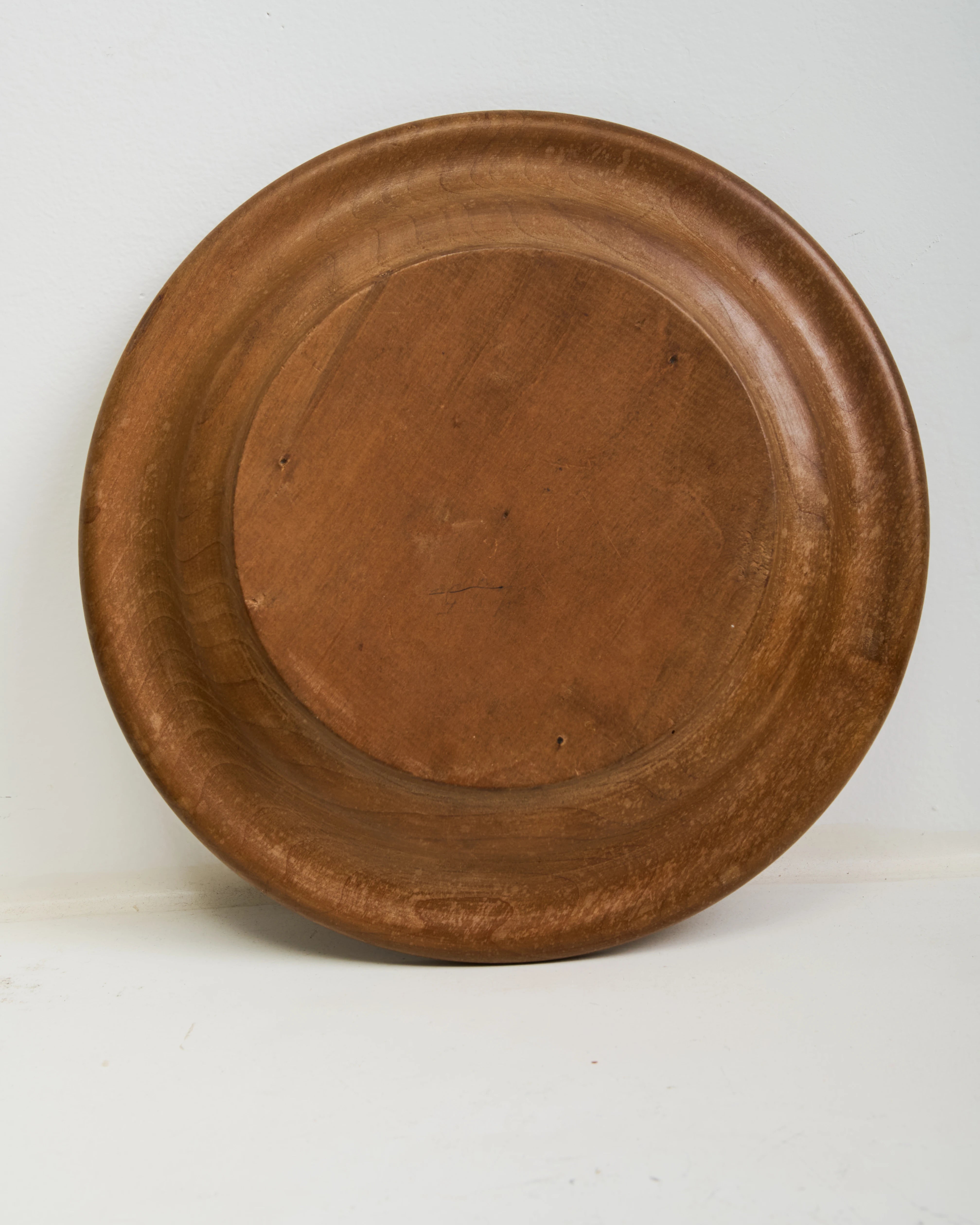 Grande coupe ronde en bois sculpté, 1950s
