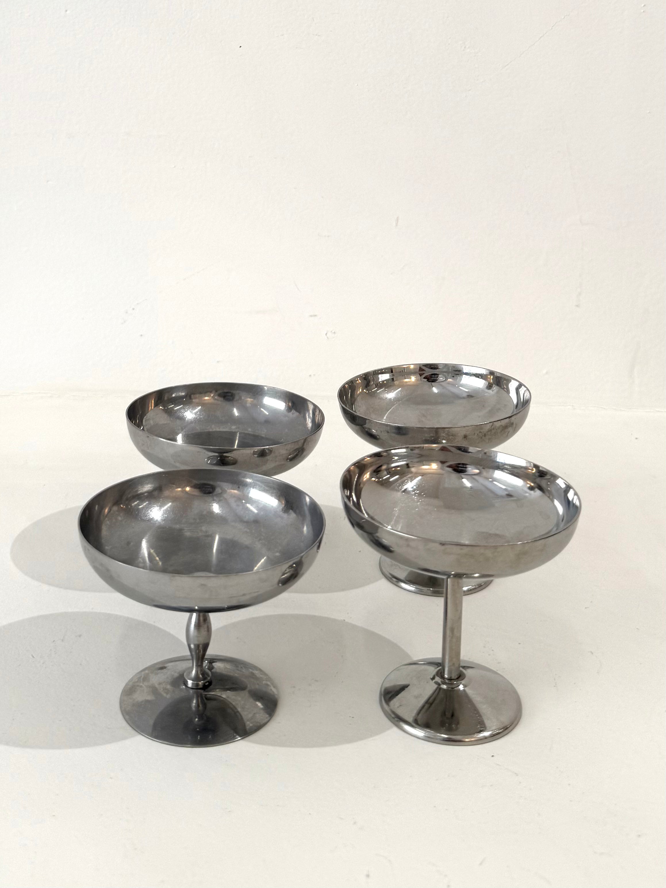 Quatre coupes à glace avec pied, 1970s