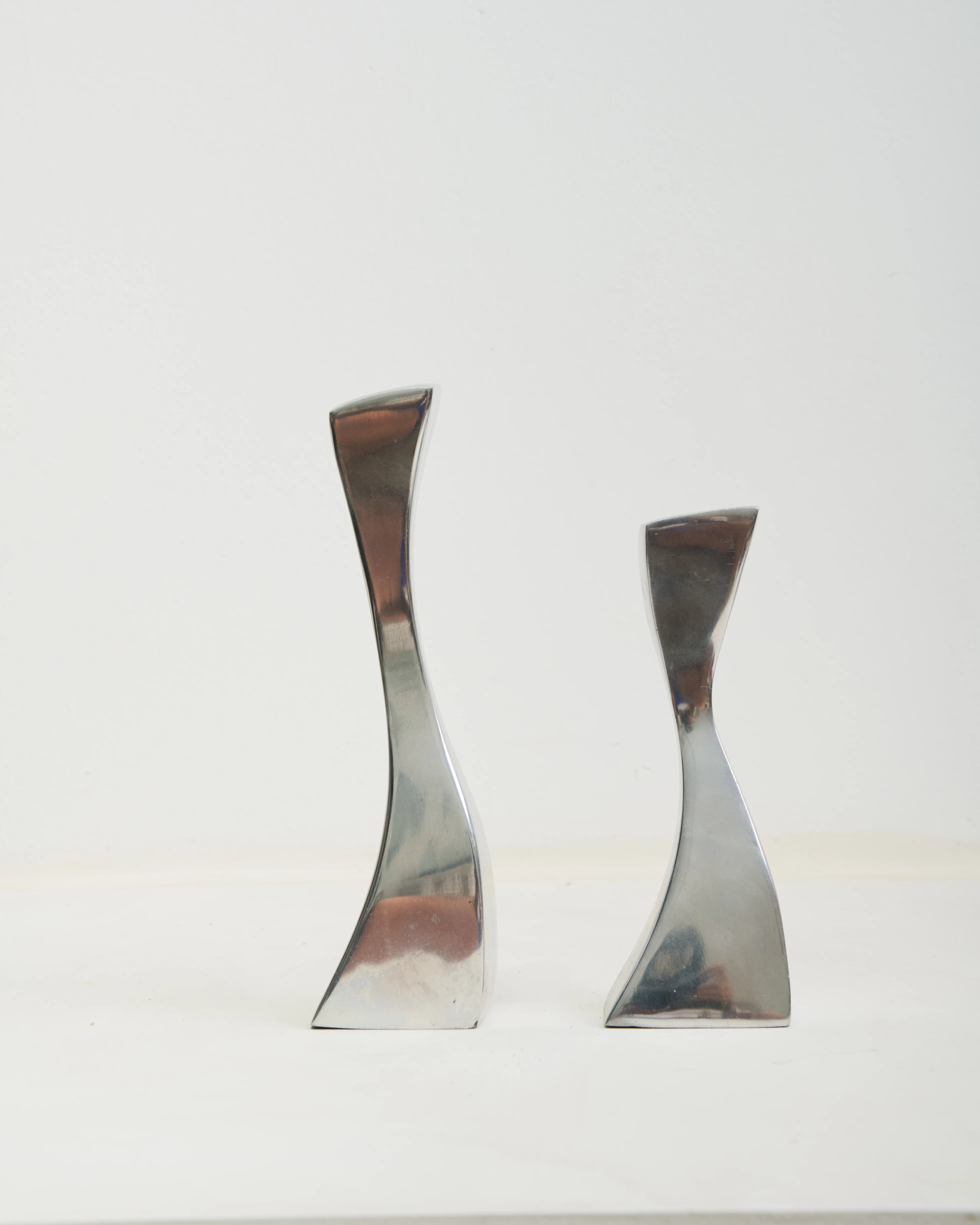 Pair of "Wave" candlesticks in cast aluminum, 1970s