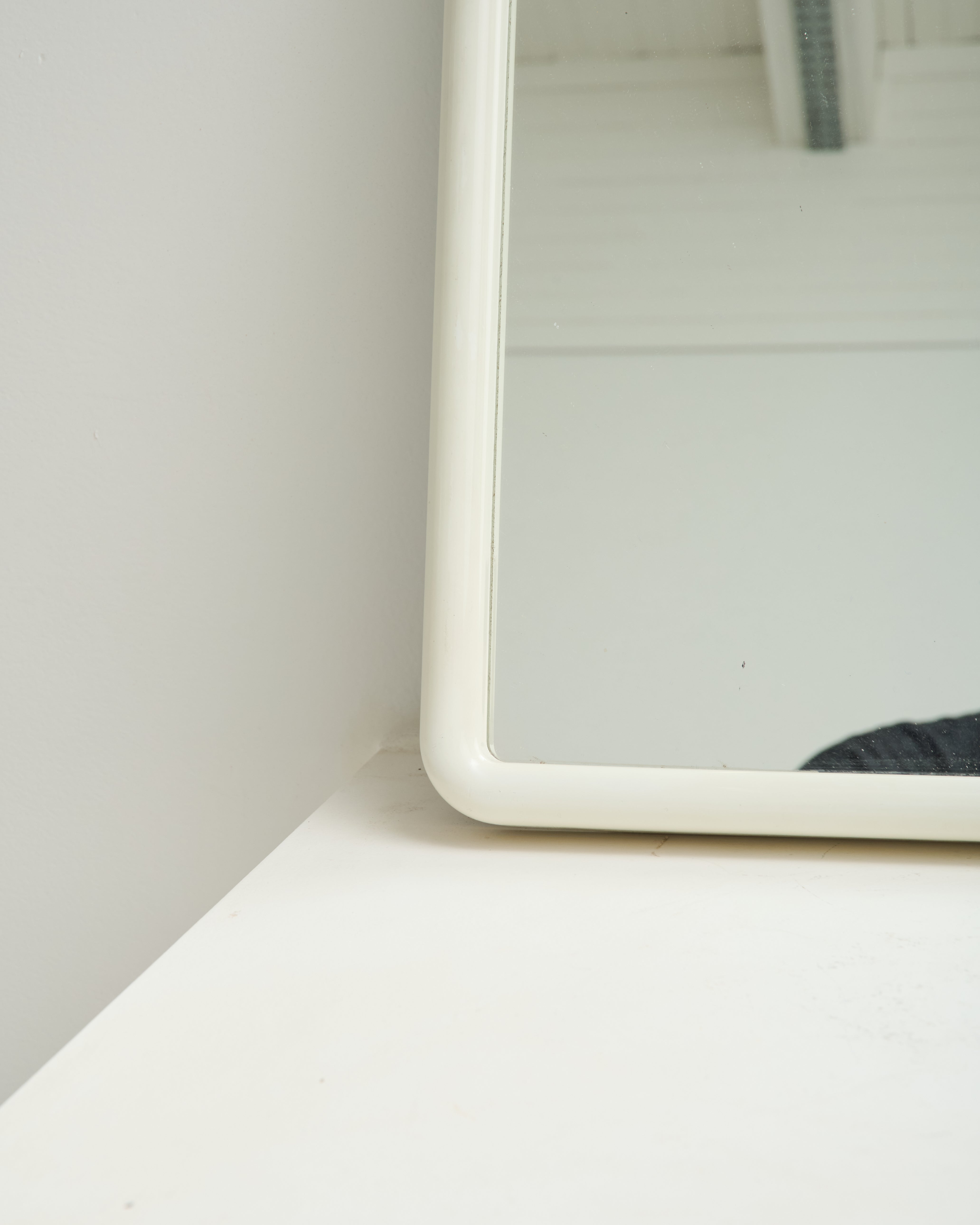White rounded square mirror, Italy, 1970s