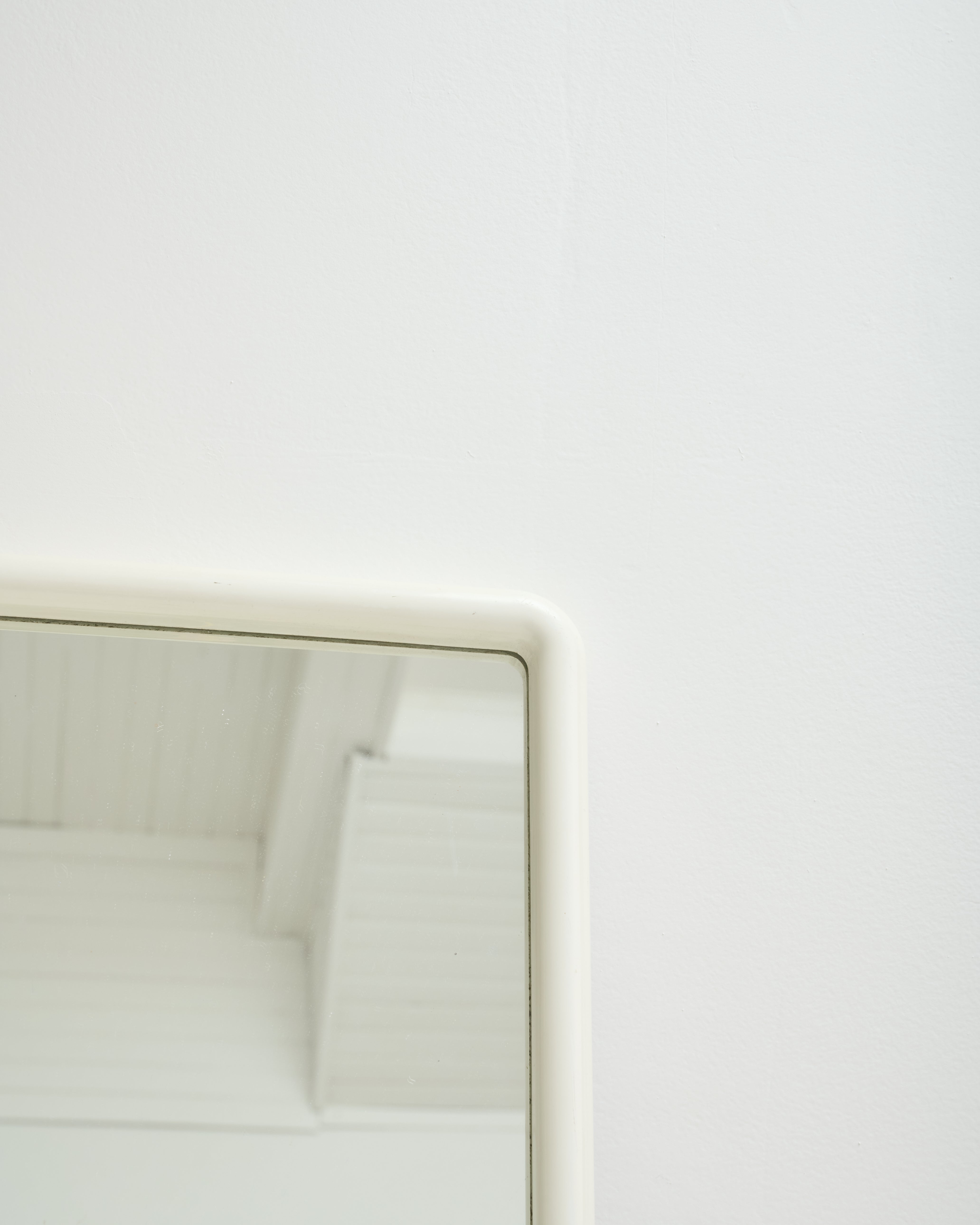 Miroir carré arrondi blanc, Italie, 1970s