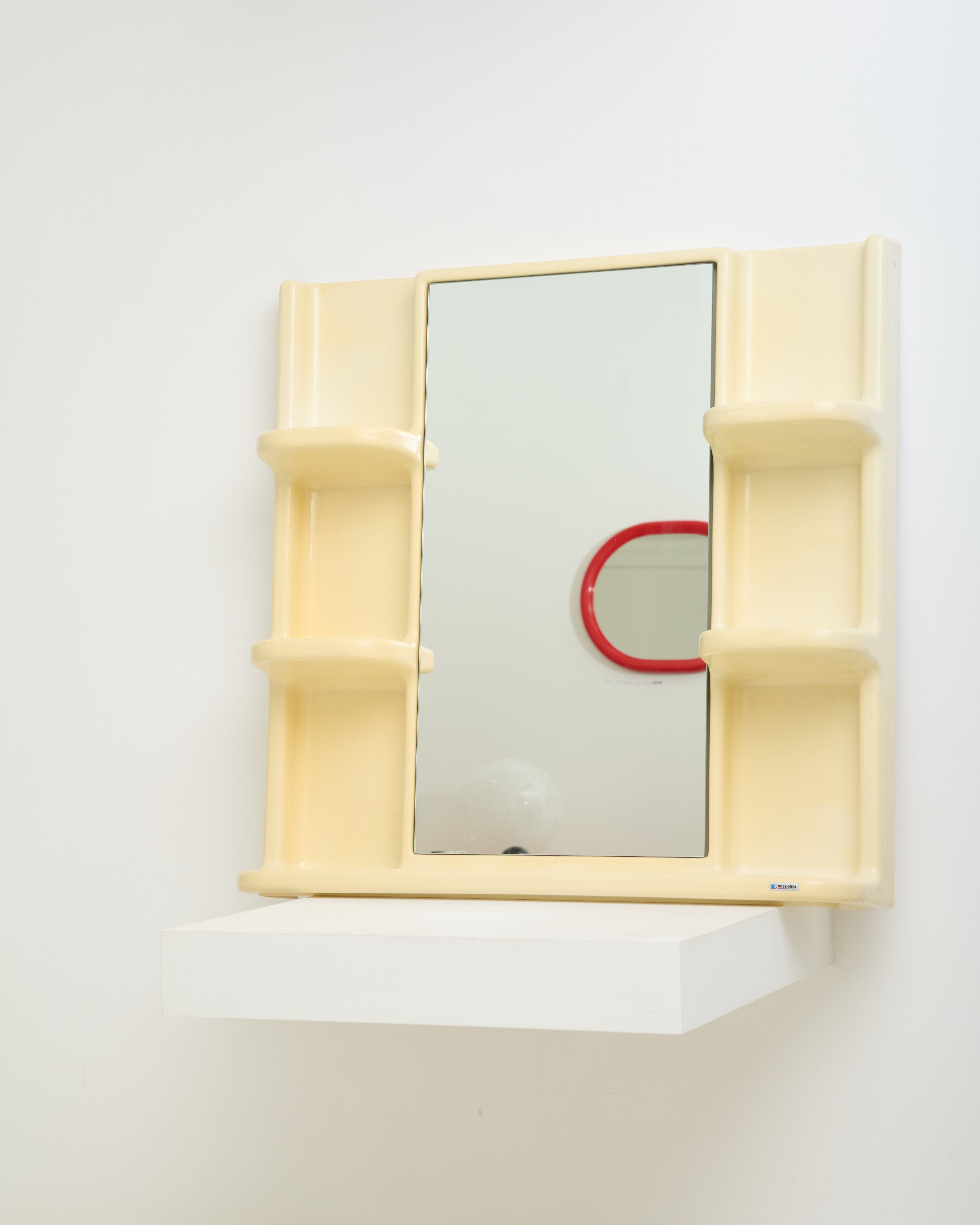 Miroir mural en plastique avec étagères intégrées, 1970s