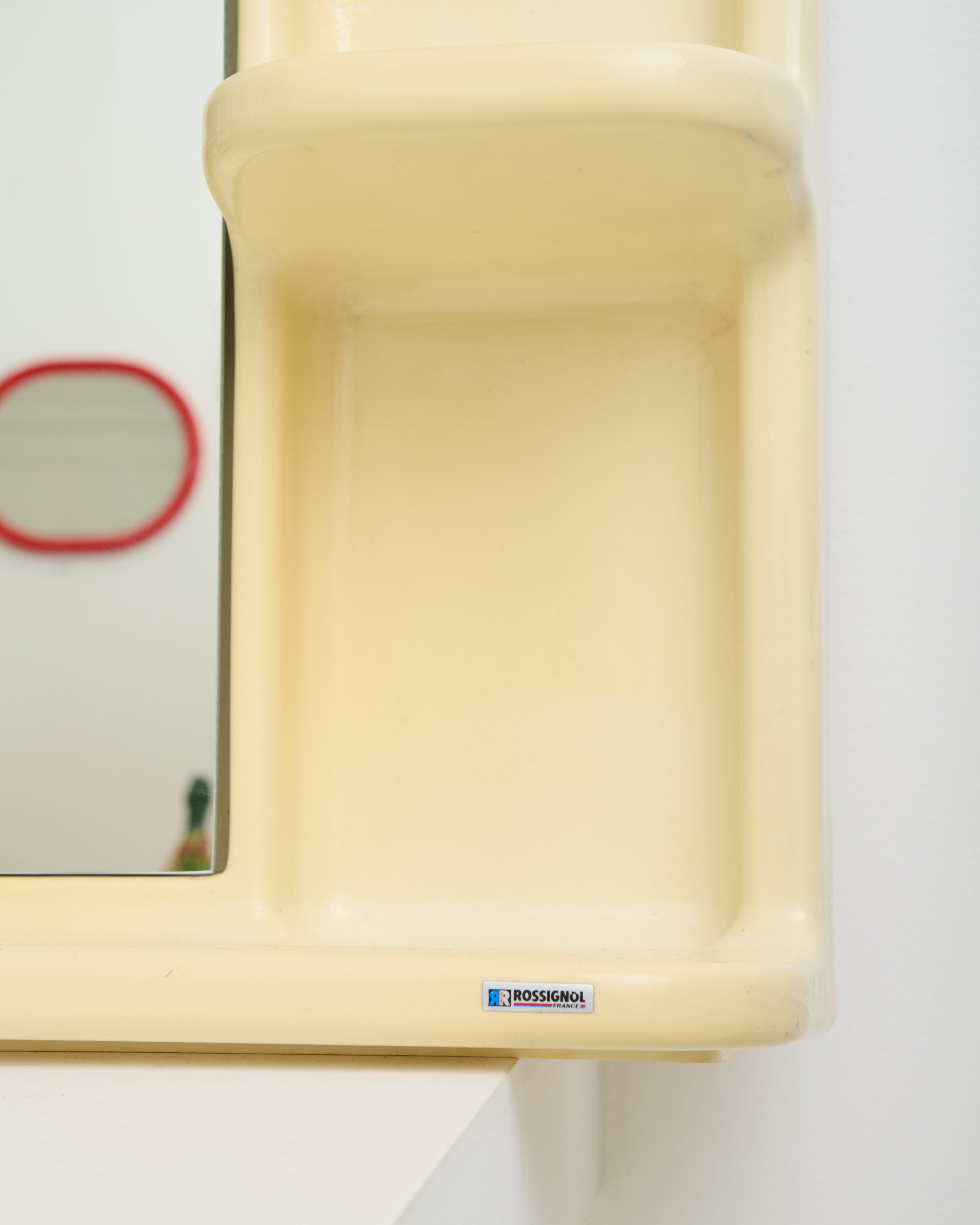 Miroir mural en plastique avec étagères intégrées, 1970s