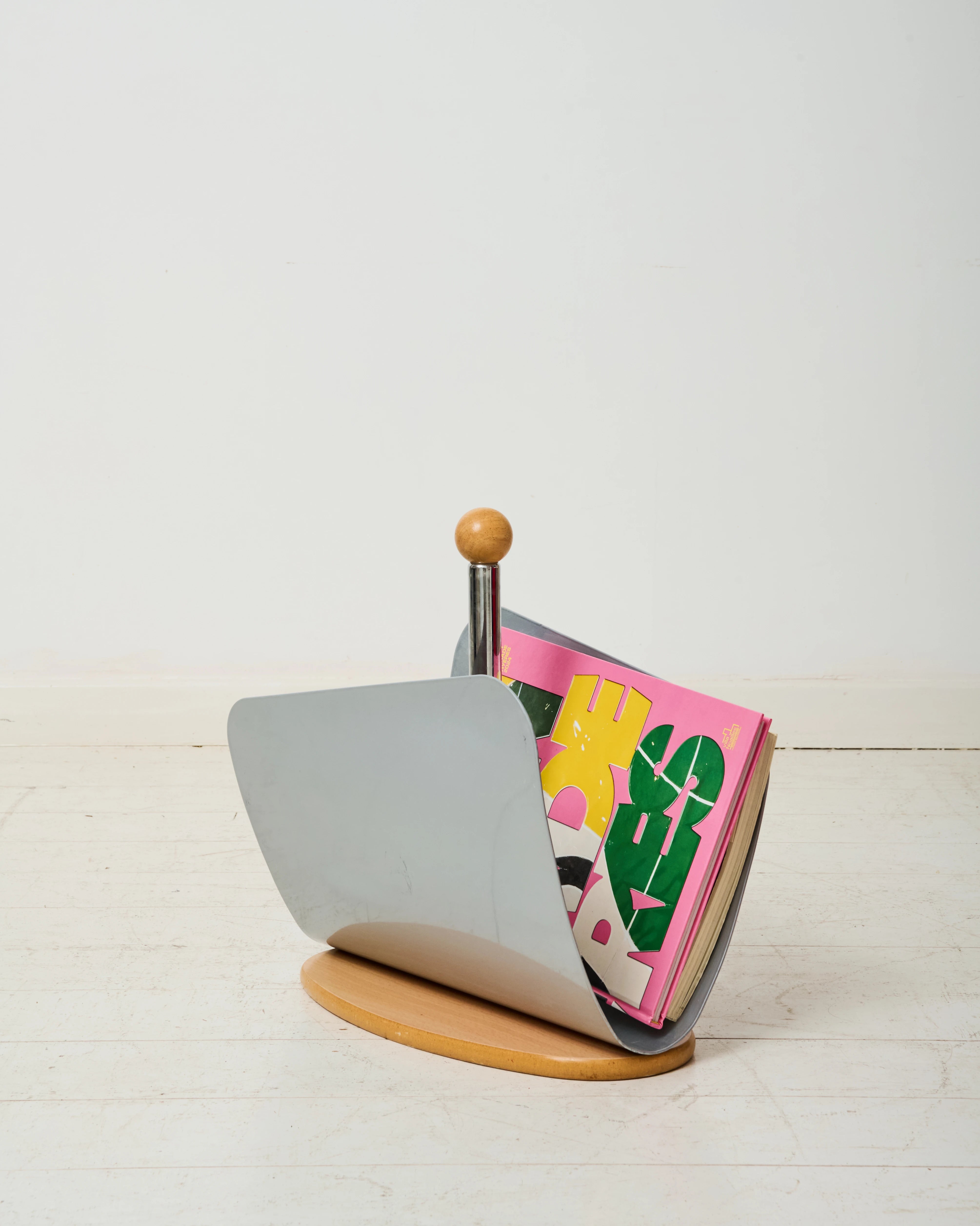 Porte-revues en métal et bois Memphis, 1980s