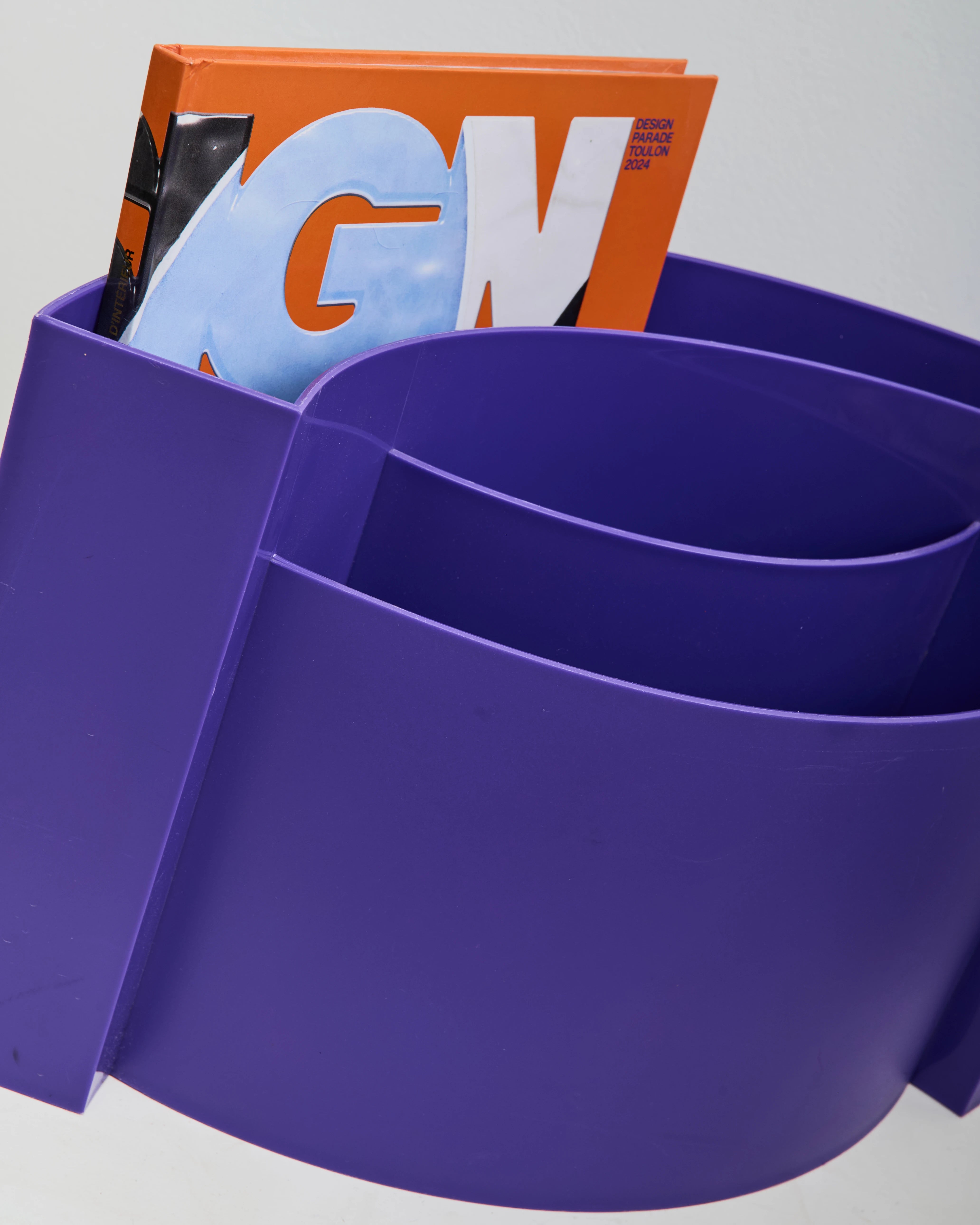 Magazine rack, Space Age, 1970-1980