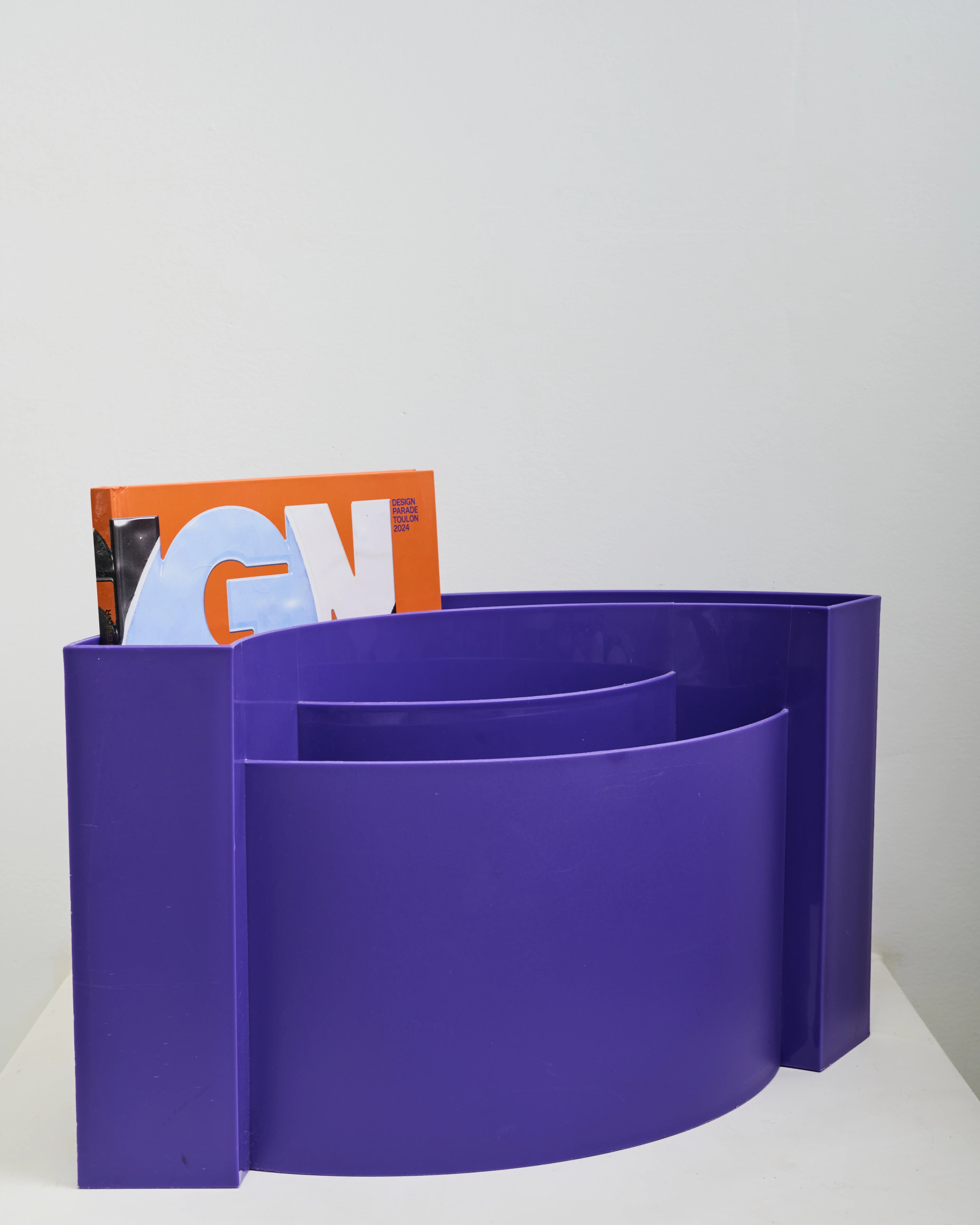 Magazine rack, Space Age, 1970-1980