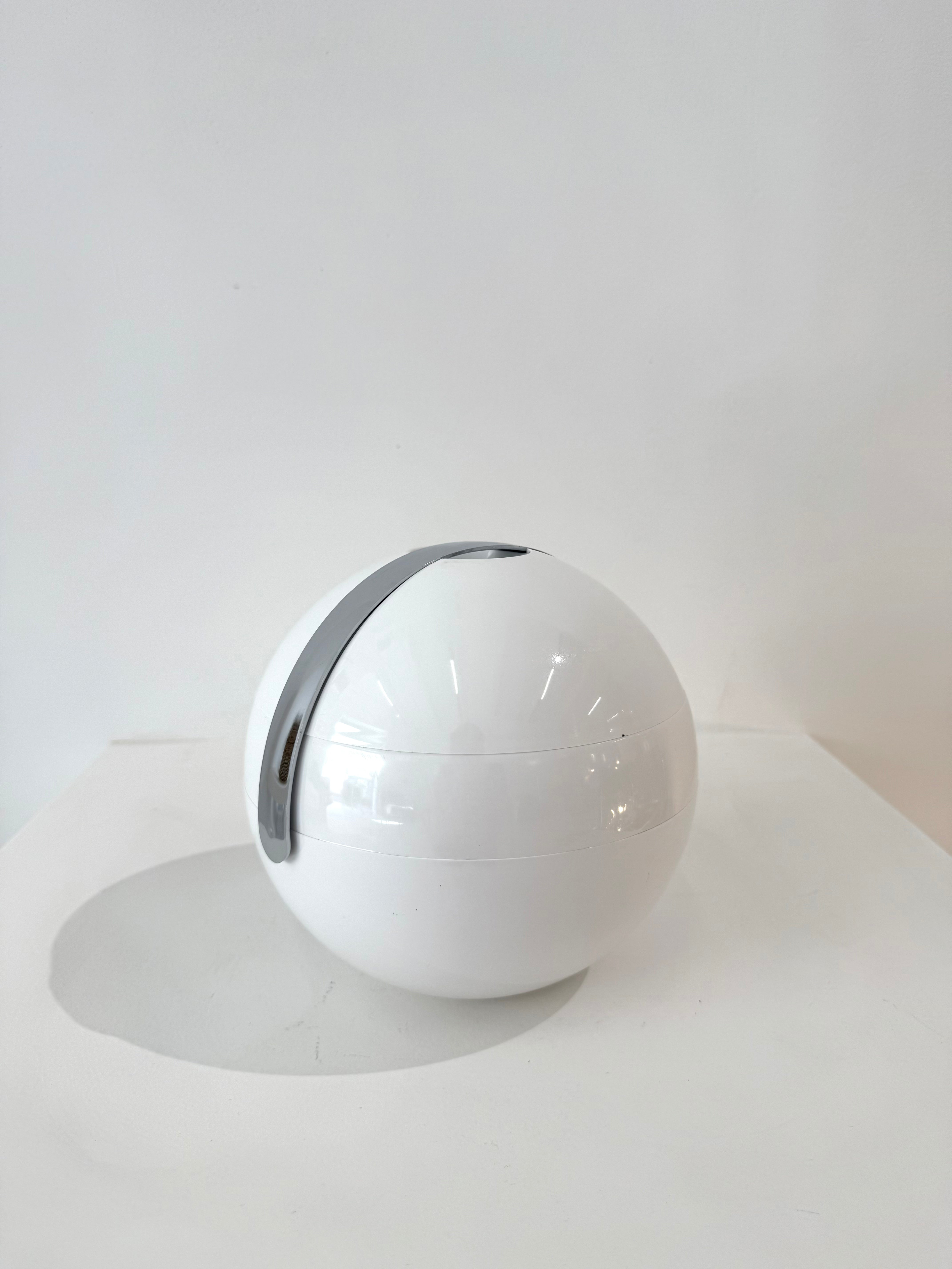 Seau à glace blanc, Paolo Tilche, Guzzini, 1980s.