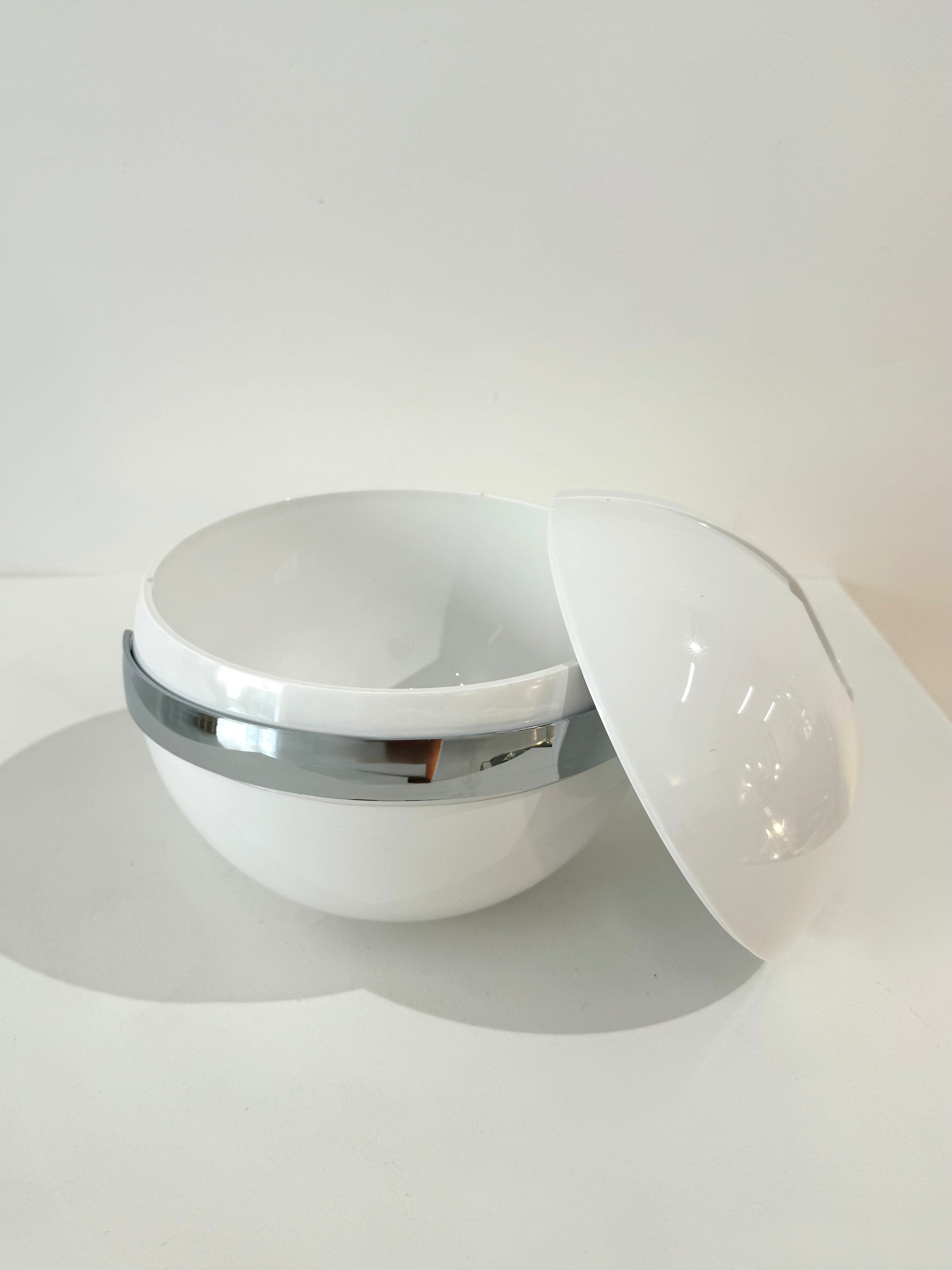Seau à glace blanc, Paolo Tilche, Guzzini, 1980s.