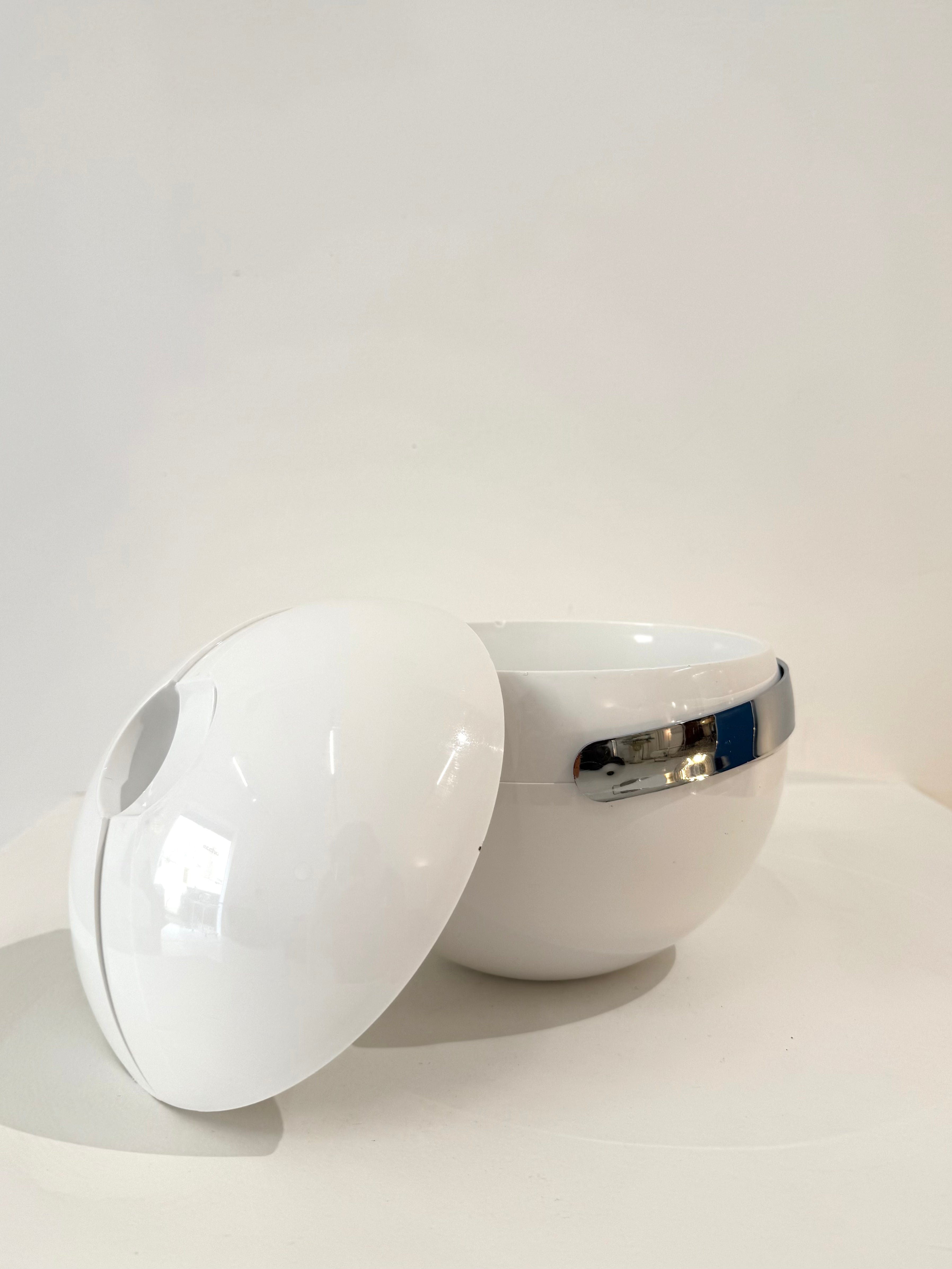 Seau à glace blanc, Paolo Tilche, Guzzini, 1980s.