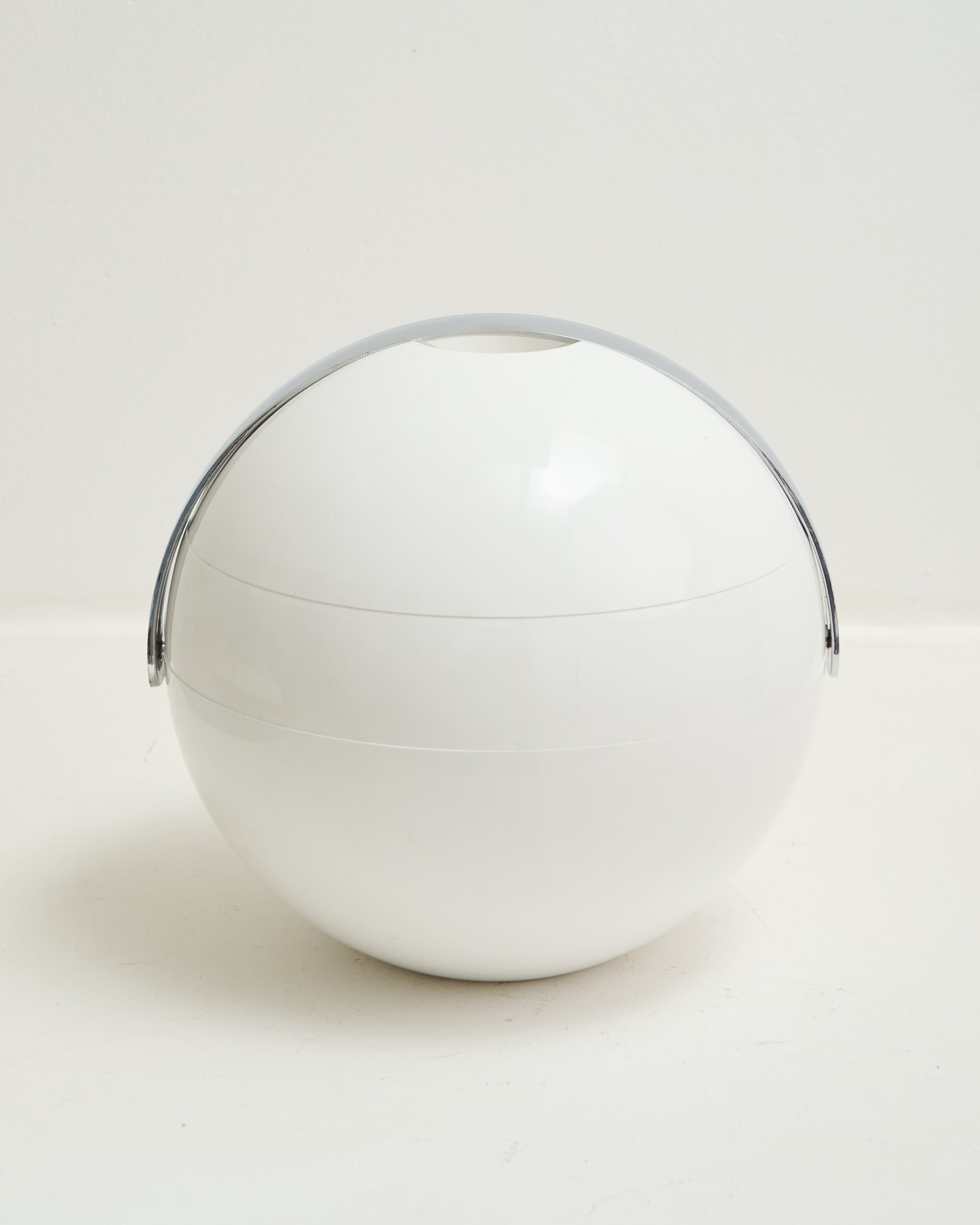 White ice bucket, Paolo Tilche, Guzzini, 1980s