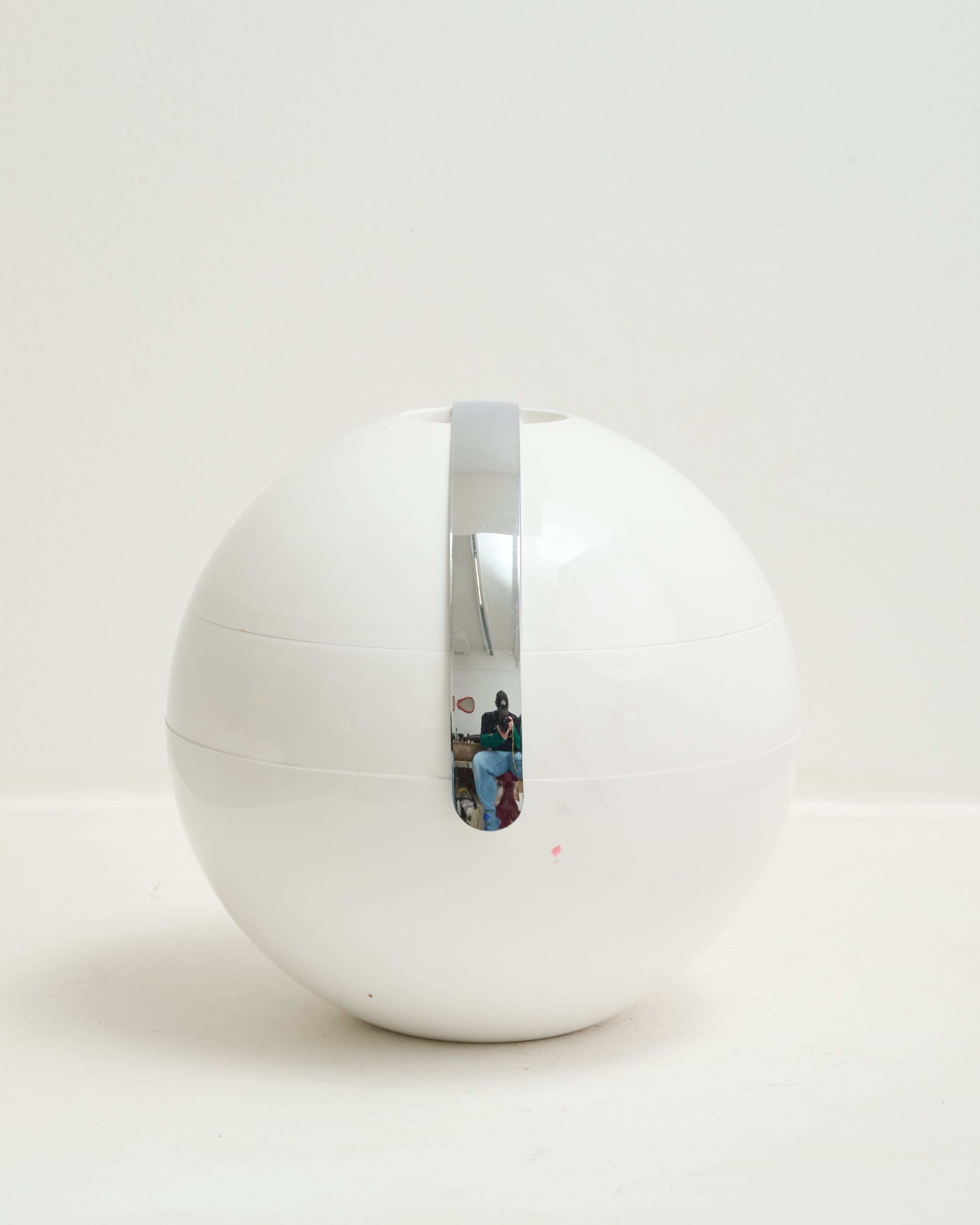 White ice bucket, Paolo Tilche, Guzzini, 1980s