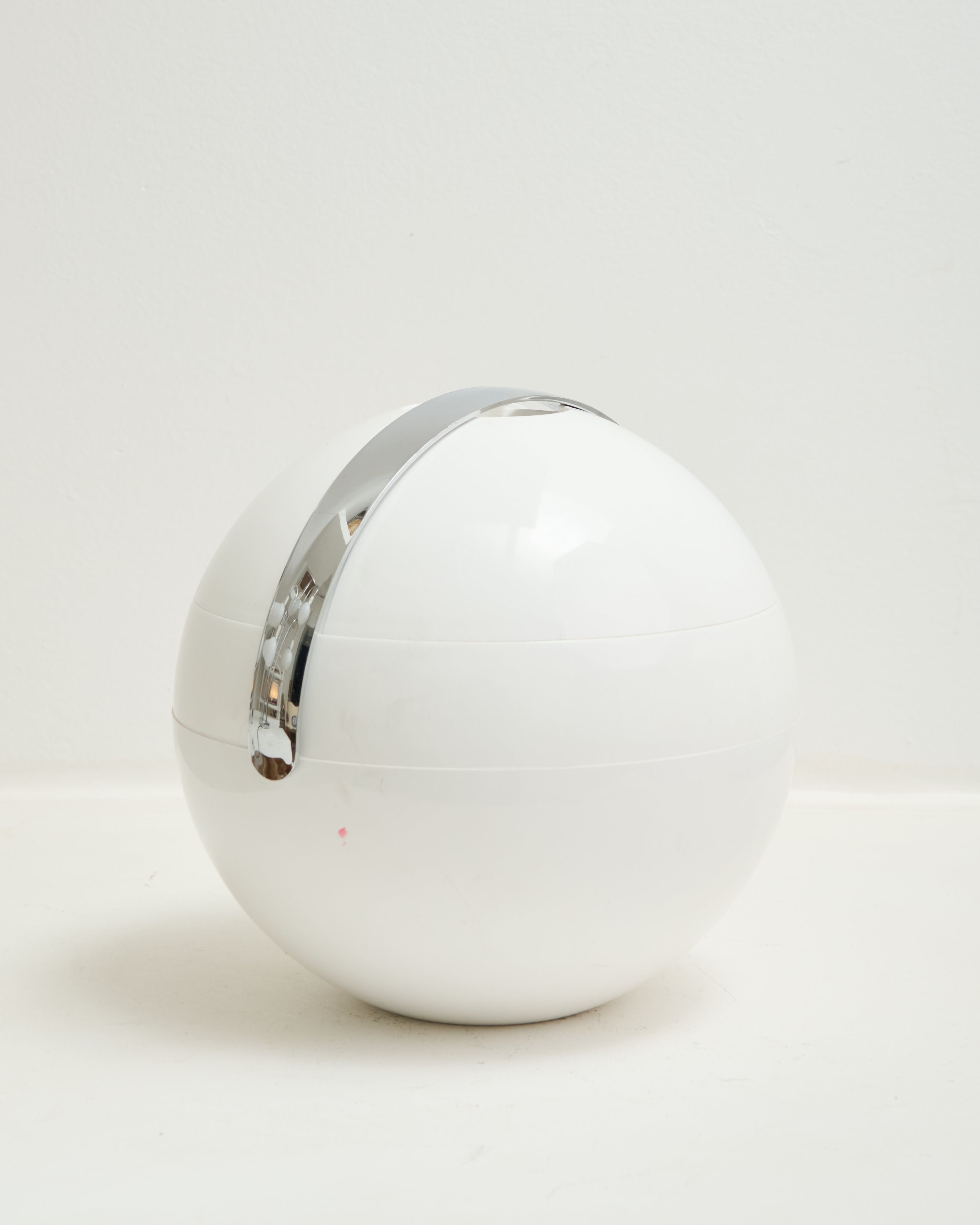 White ice bucket, Paolo Tilche, Guzzini, 1980s